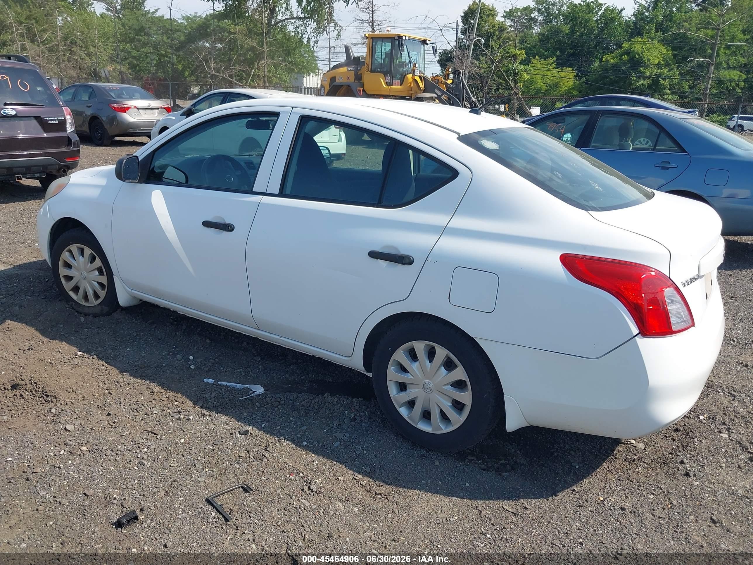 2014 Nissan Versa S White vin: 3N1CN7AP0EL835659