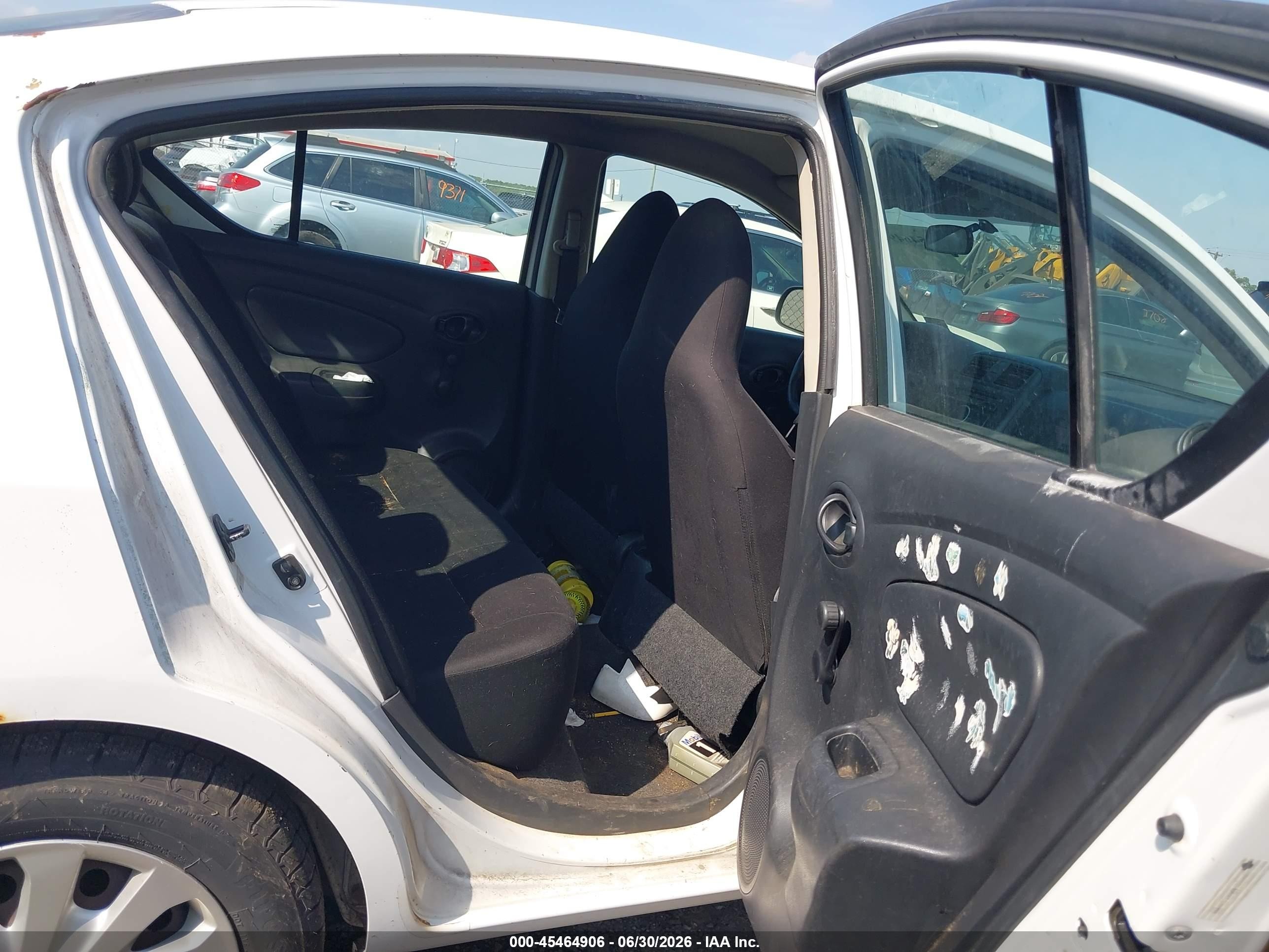 2014 Nissan Versa S White vin: 3N1CN7AP0EL835659