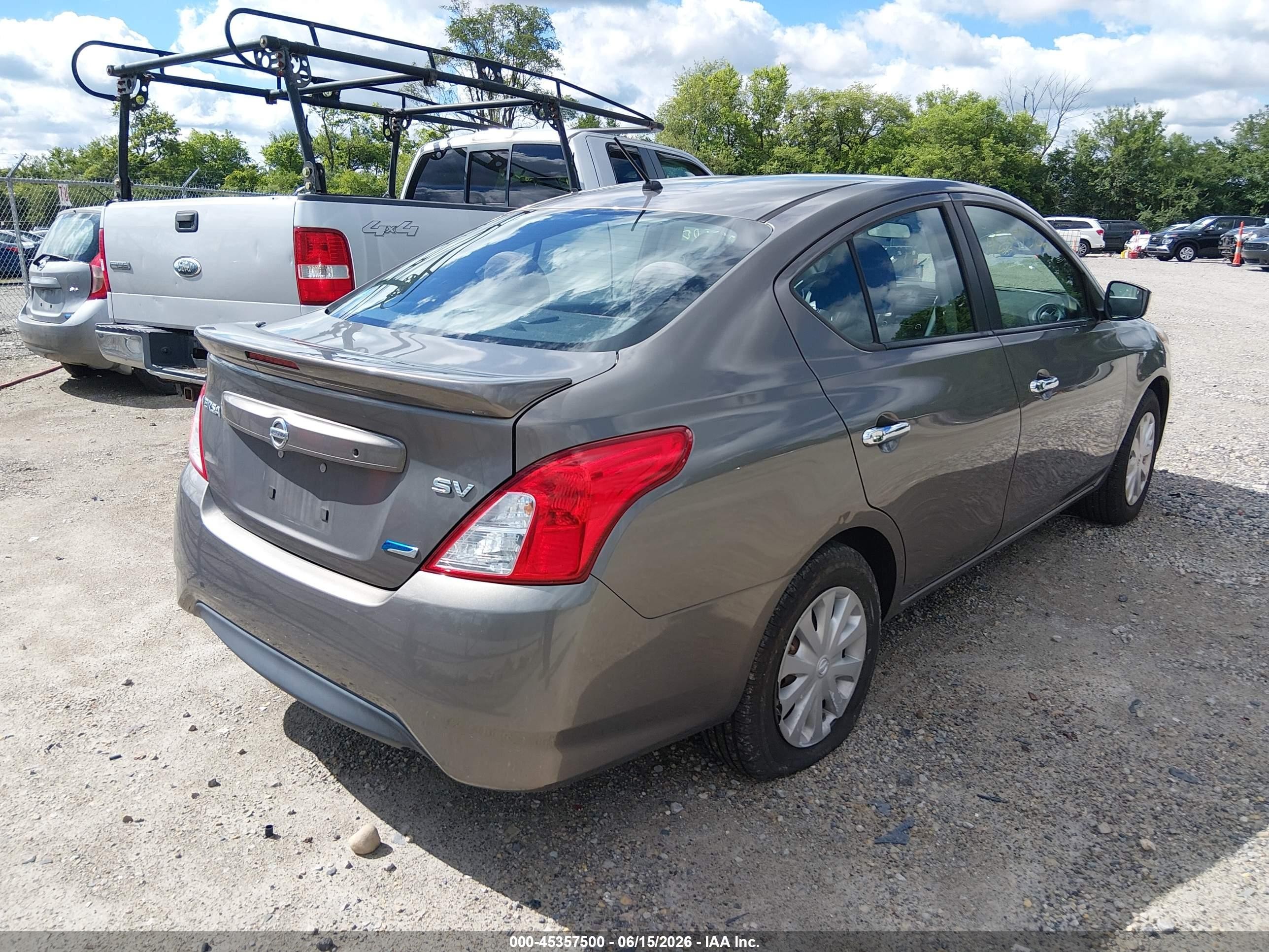 2015 Nissan Versa 1.6 Sv Gray vin: 3N1CN7AP0FL804896