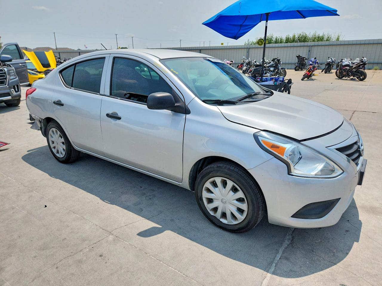 2015 Nissan Versa 1.6 S Silver vin: 3N1CN7AP0FL827403