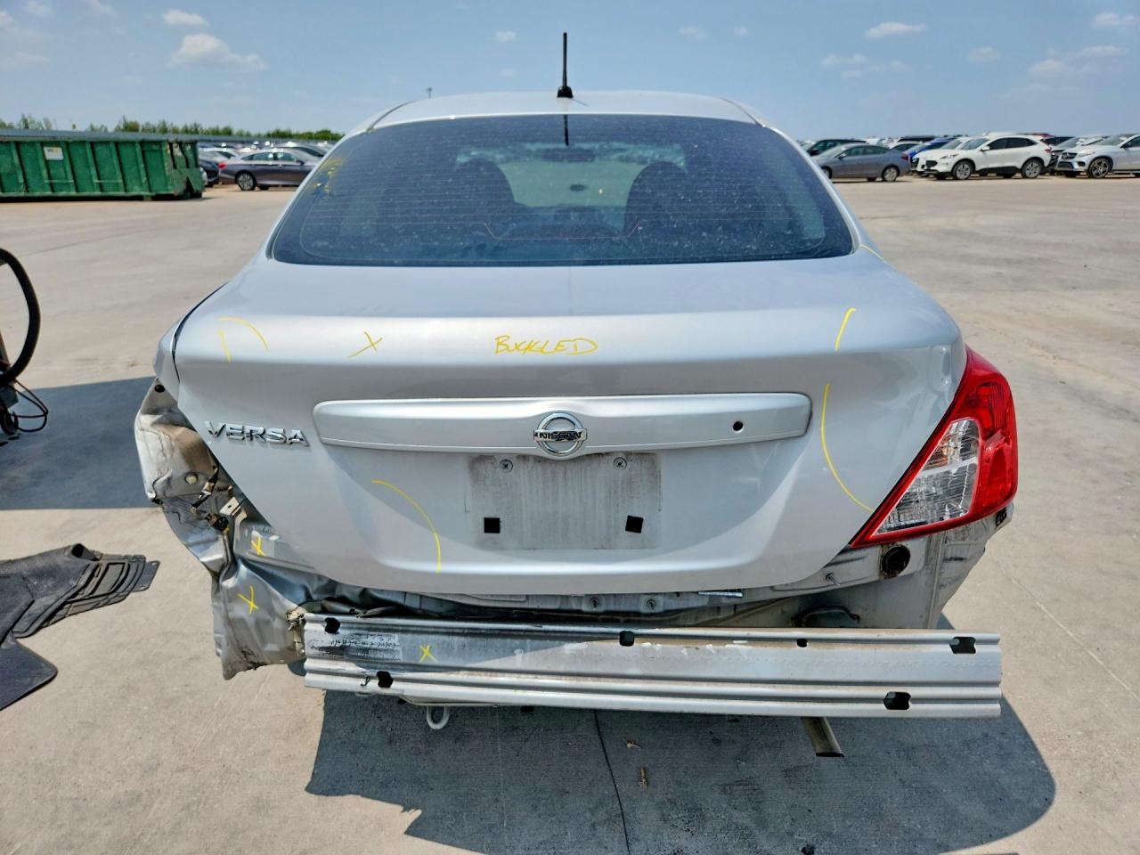 2015 Nissan Versa 1.6 S Silver vin: 3N1CN7AP0FL827403
