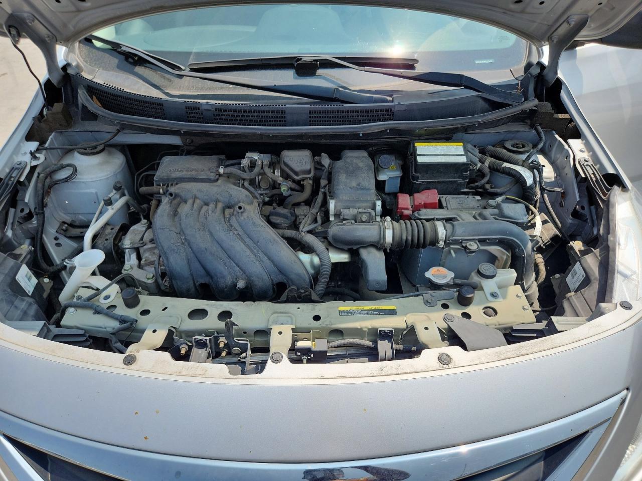 2015 Nissan Versa 1.6 S Silver vin: 3N1CN7AP0FL827403