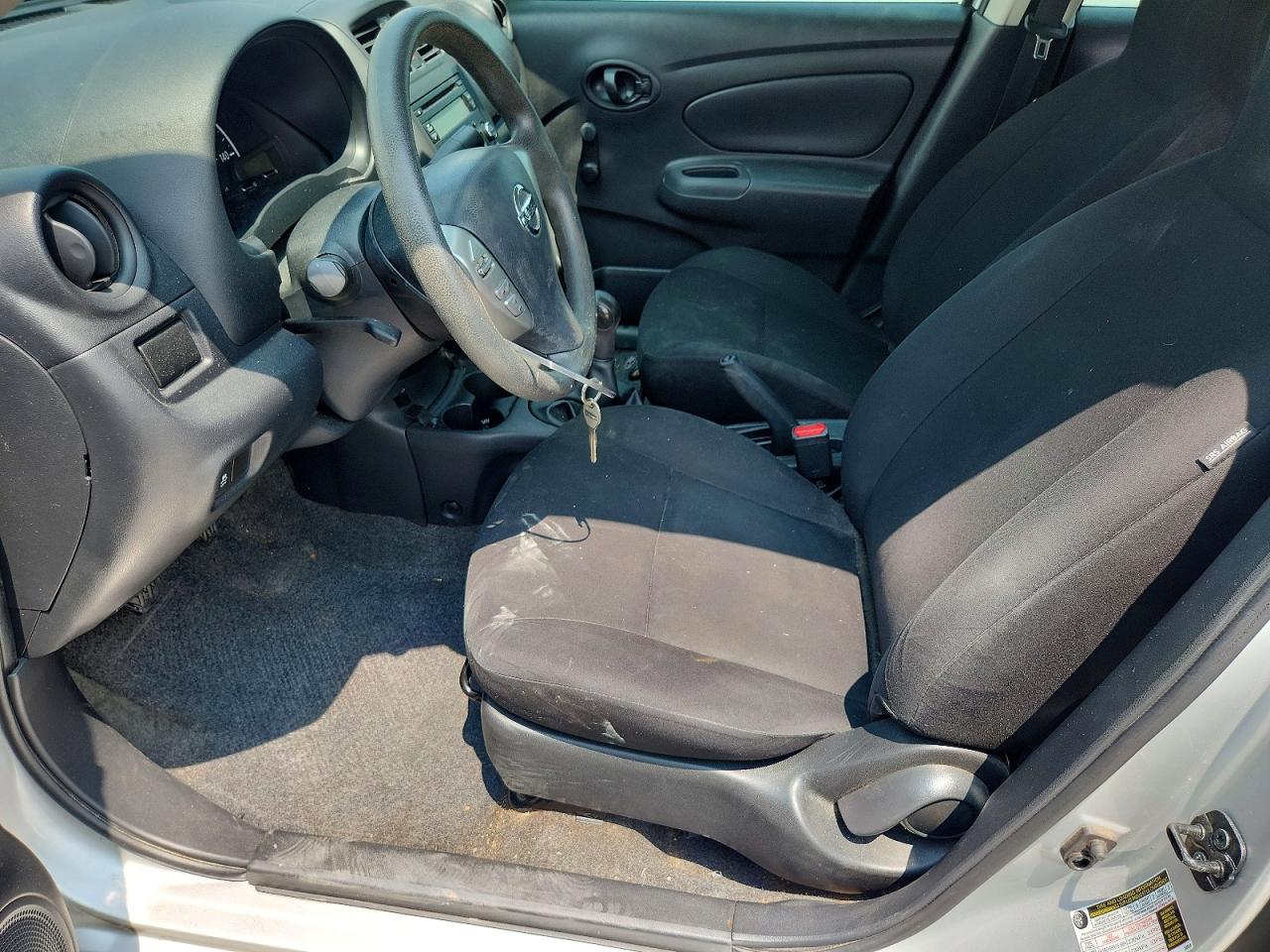 2015 Nissan Versa 1.6 S Silver vin: 3N1CN7AP0FL827403