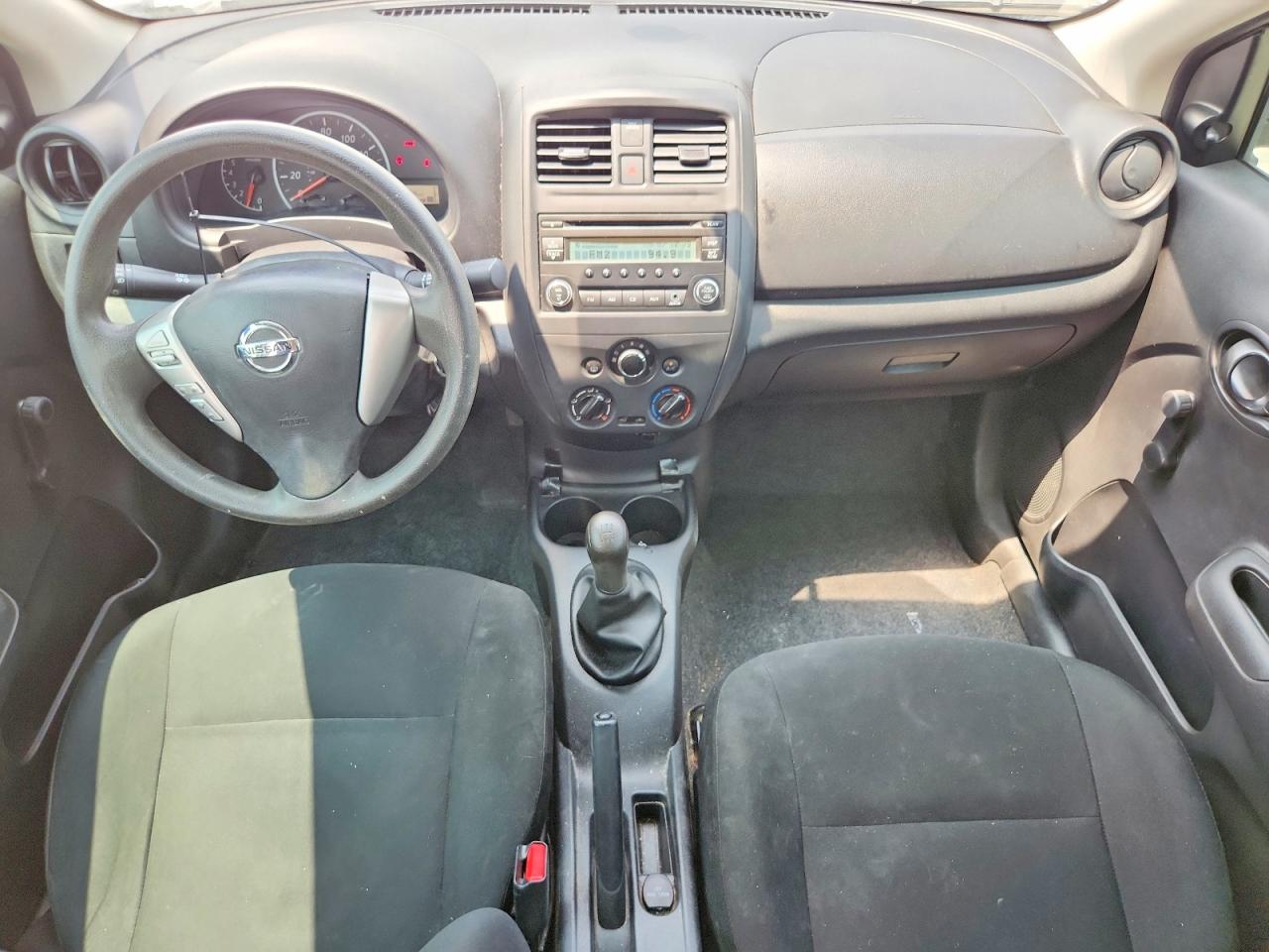 2015 Nissan Versa 1.6 S Silver vin: 3N1CN7AP0FL827403