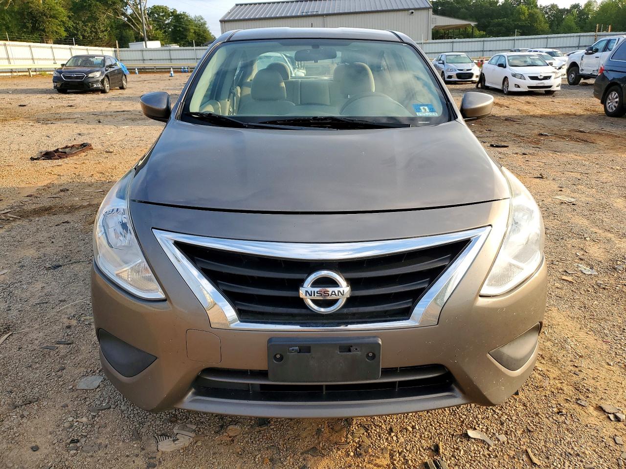 2015 Nissan Versa 1.6 Sv Серый vin: 3N1CN7AP0FL828759