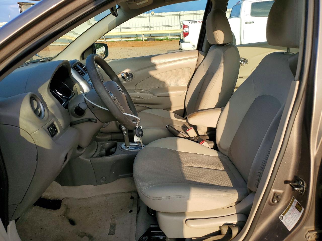 2015 Nissan Versa 1.6 Sv Серый vin: 3N1CN7AP0FL828759