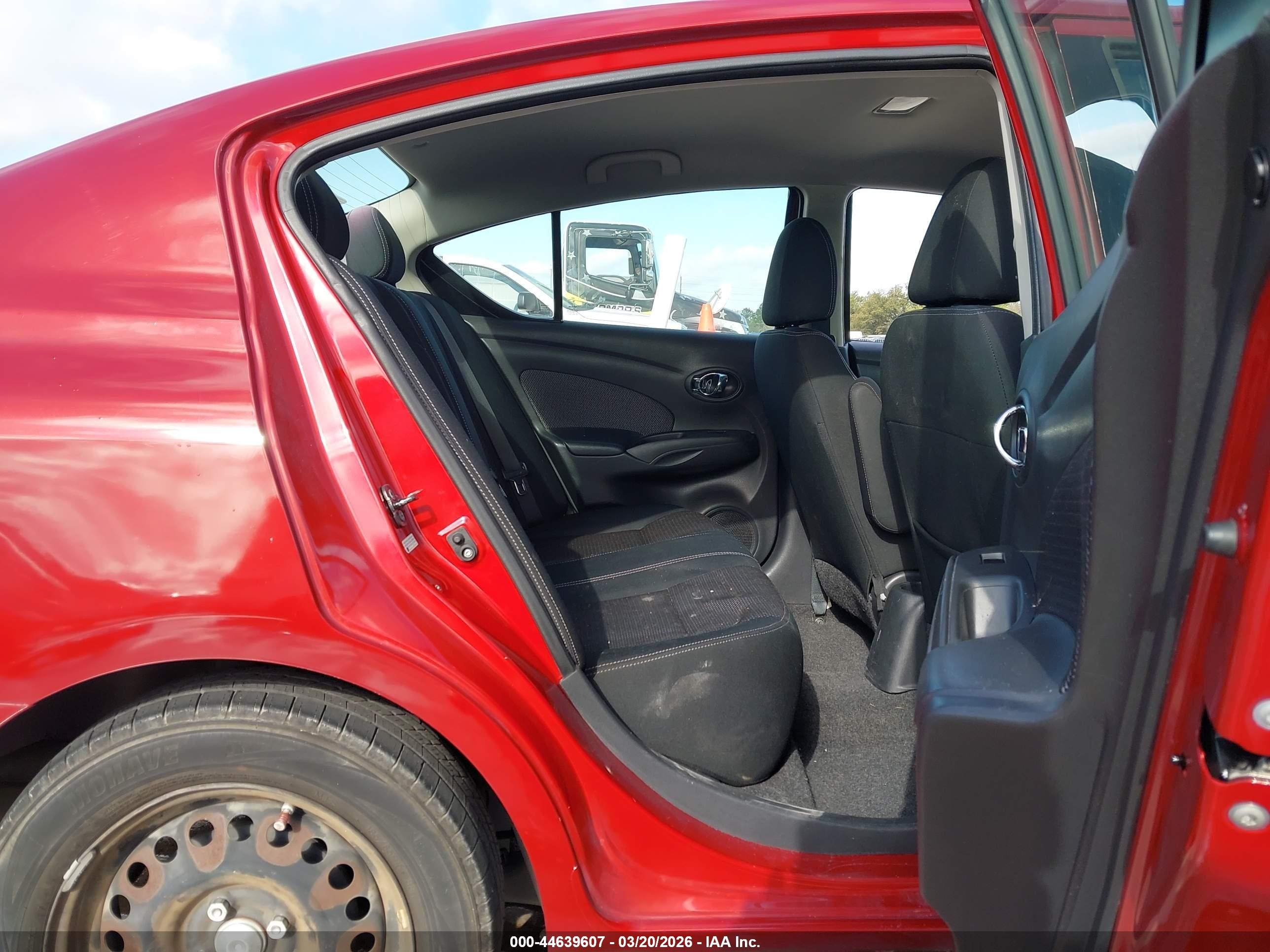 2015 Nissan Versa 1.6 S/1.6 S+/1.6 Sl/1.6 Sv Red vin: 3N1CN7AP0FL847196