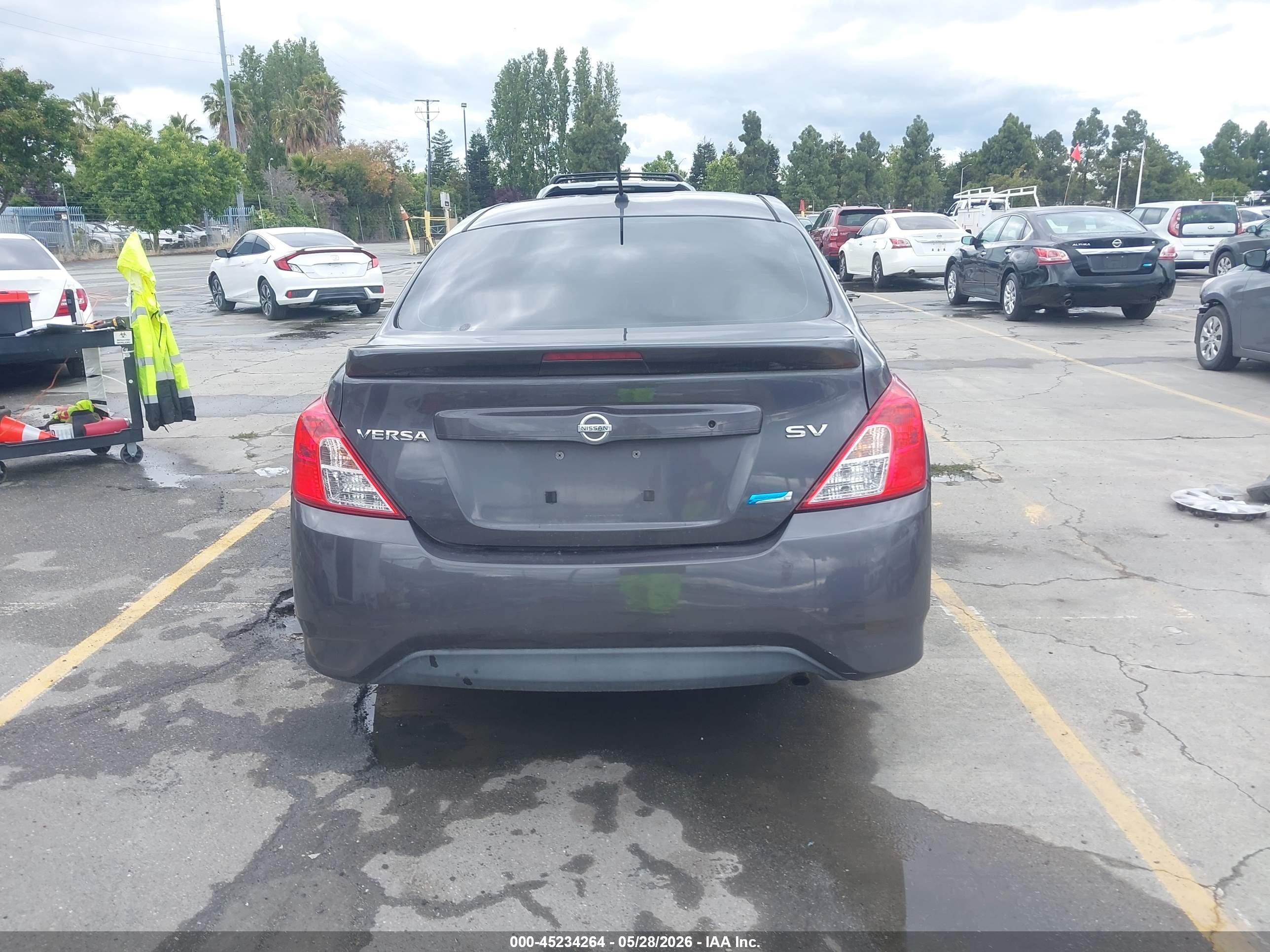 2015 Nissan Versa 1.6 Sv Gray vin: 3N1CN7AP0FL868954