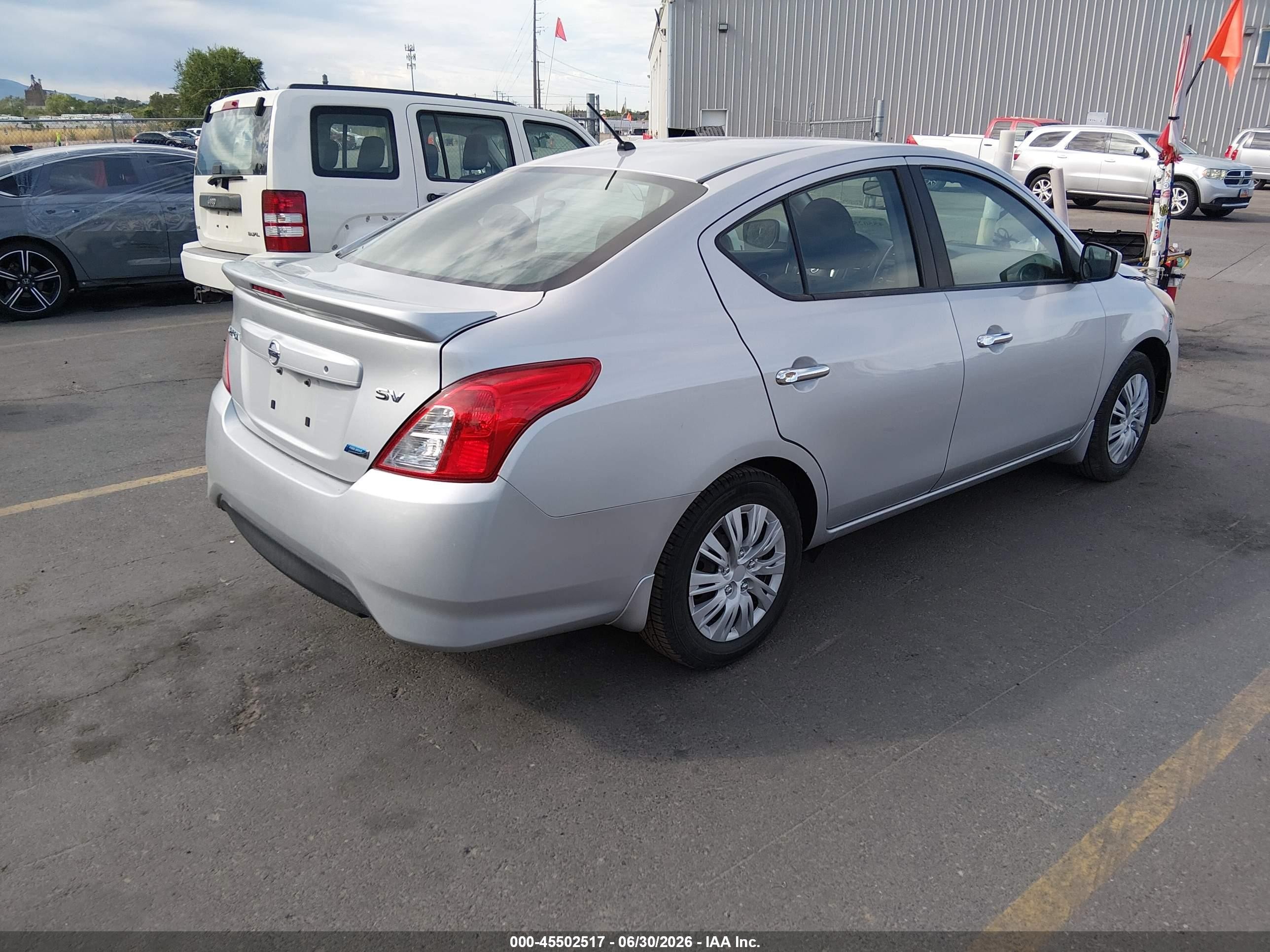 2015 Nissan Versa 1.6 Sv Серебряный vin: 3N1CN7AP0FL940980