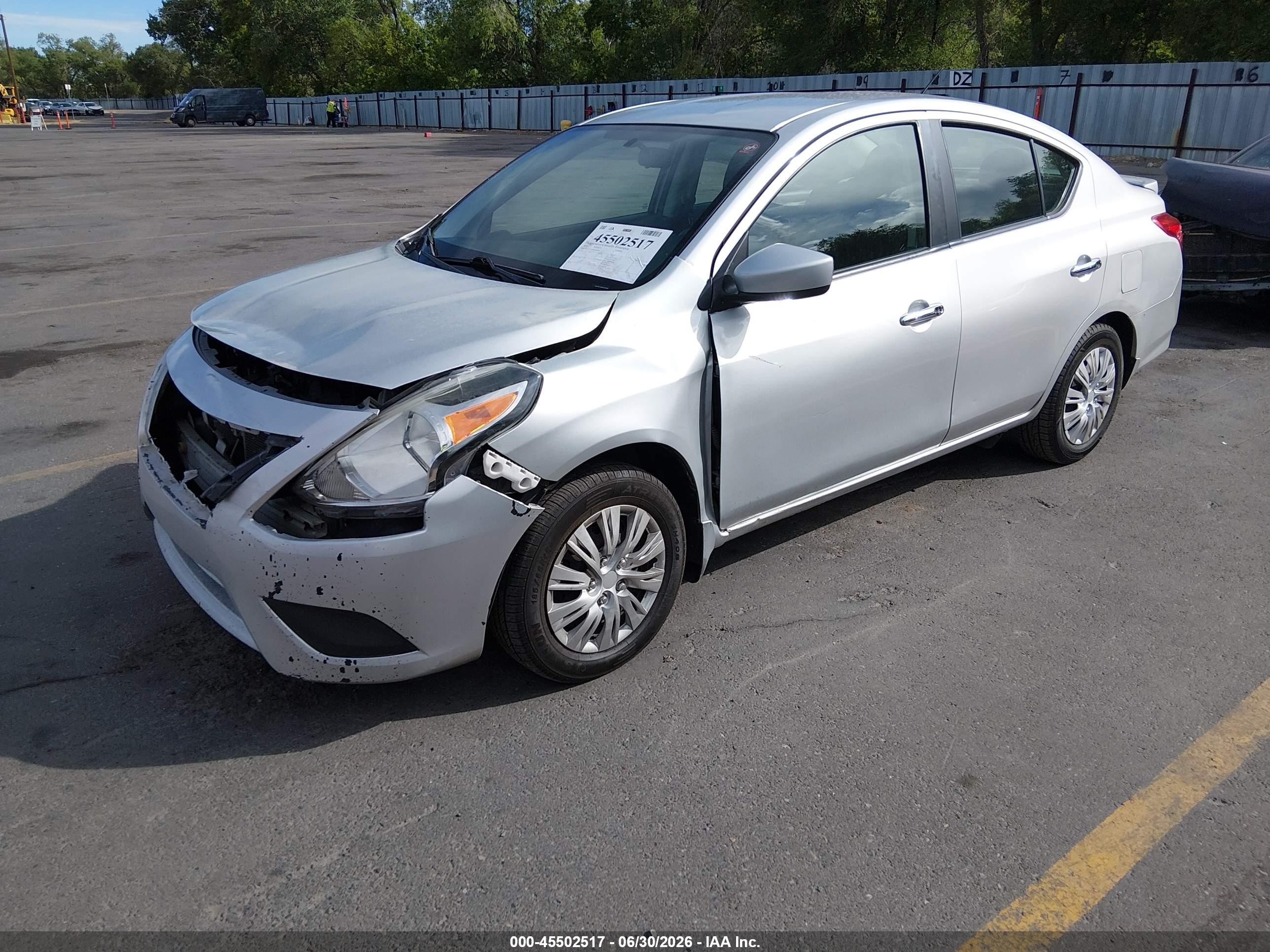 2015 Nissan Versa 1.6 Sv Серебряный vin: 3N1CN7AP0FL940980