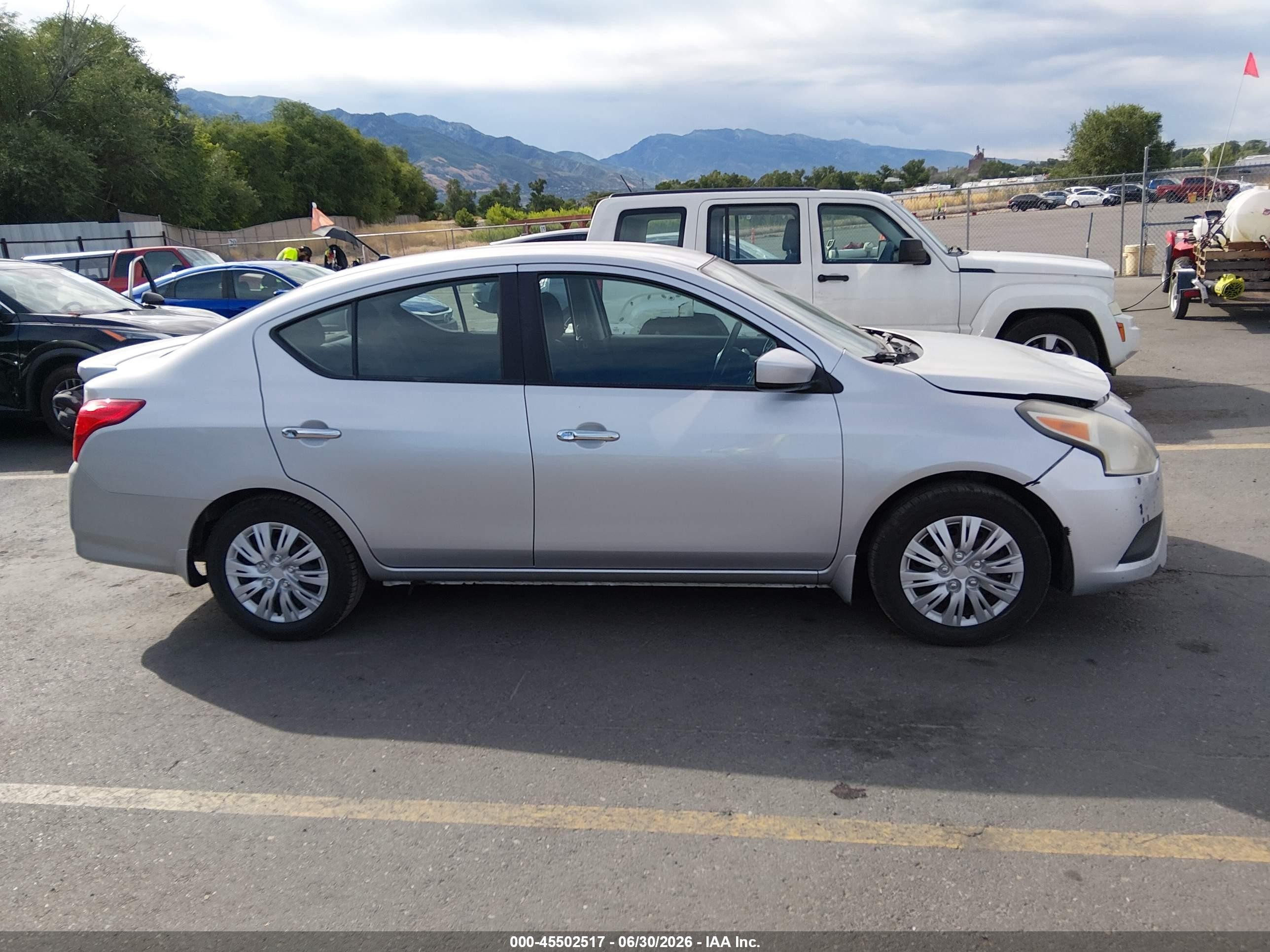 2015 Nissan Versa 1.6 Sv Серебряный vin: 3N1CN7AP0FL940980