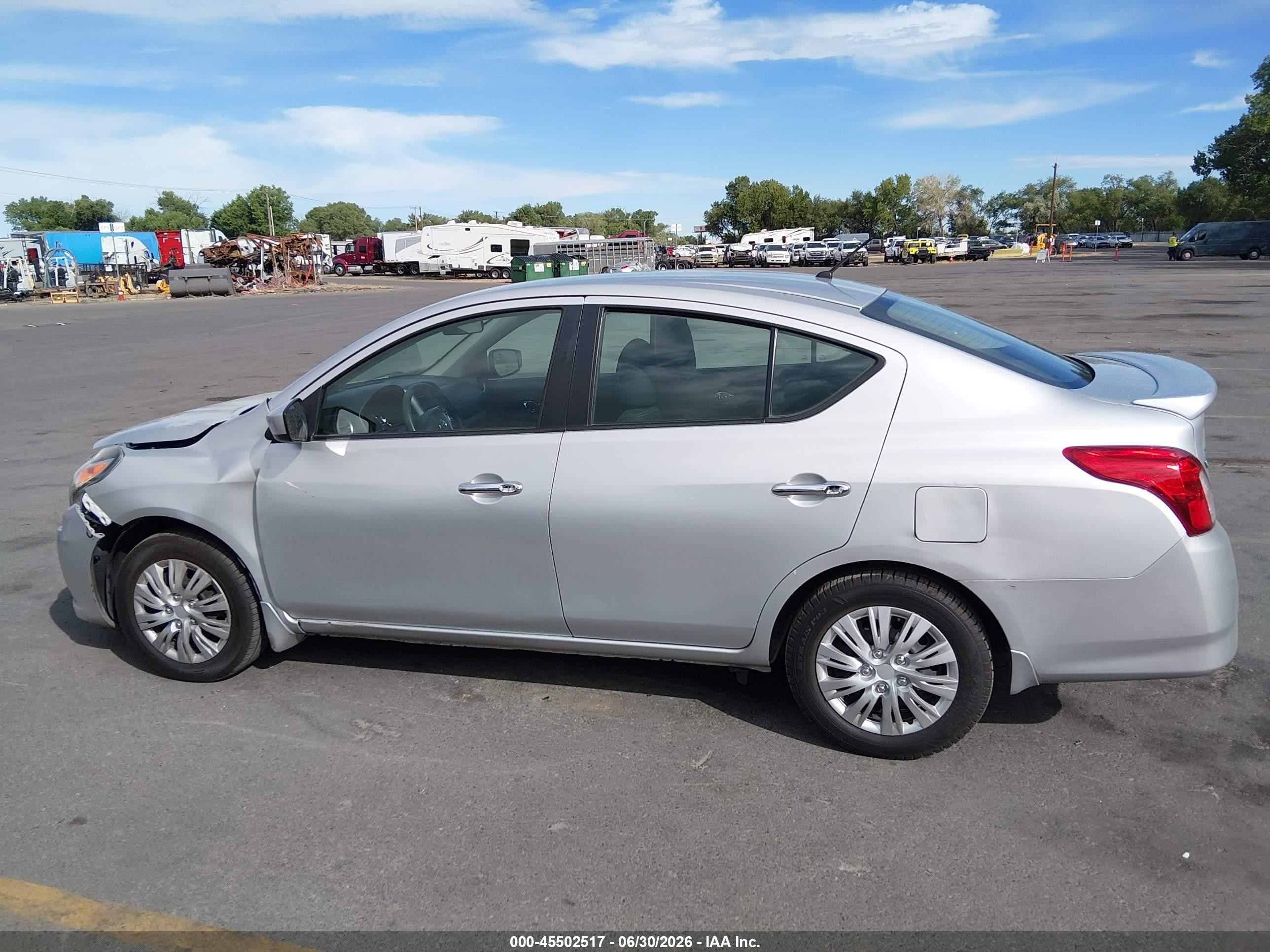 2015 Nissan Versa 1.6 Sv Серебряный vin: 3N1CN7AP0FL940980