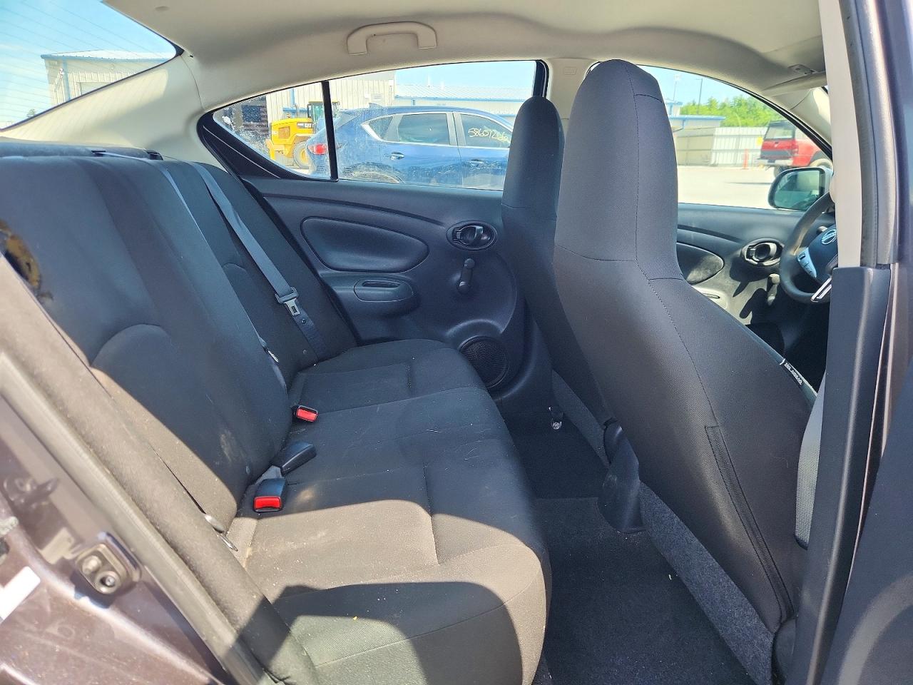 2015 Nissan Versa 1.6 S Plus Серый vin: 3N1CN7AP0FL942583