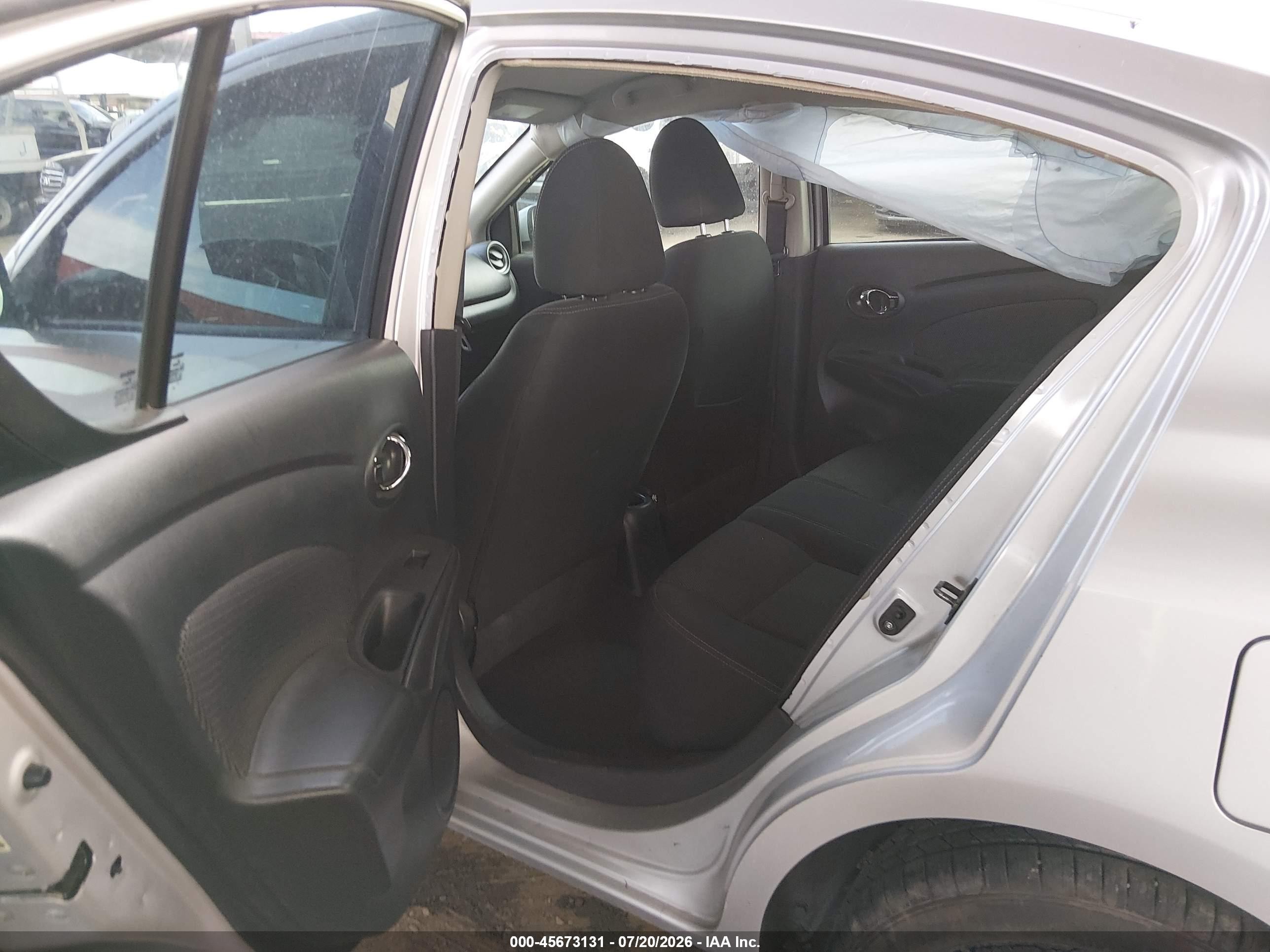 2015 Nissan Versa 1.6 Sv Серебряный vin: 3N1CN7AP0FL953731