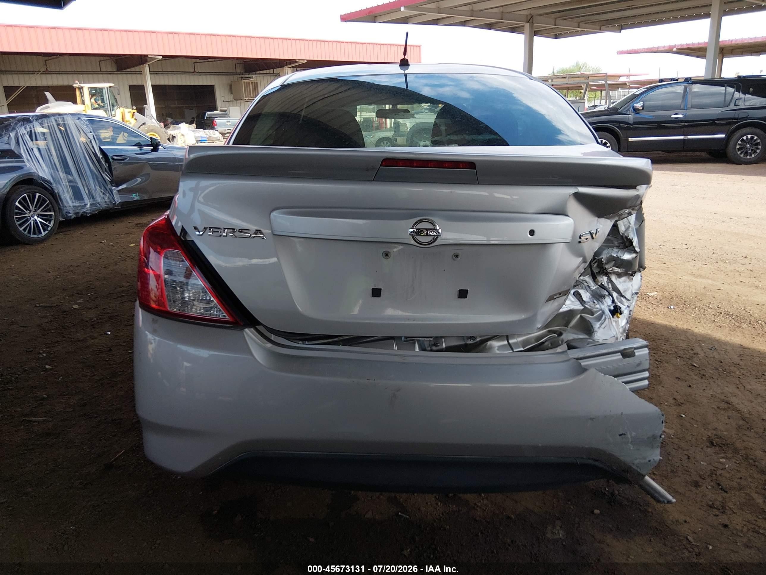 2015 Nissan Versa 1.6 Sv Серебряный vin: 3N1CN7AP0FL953731
