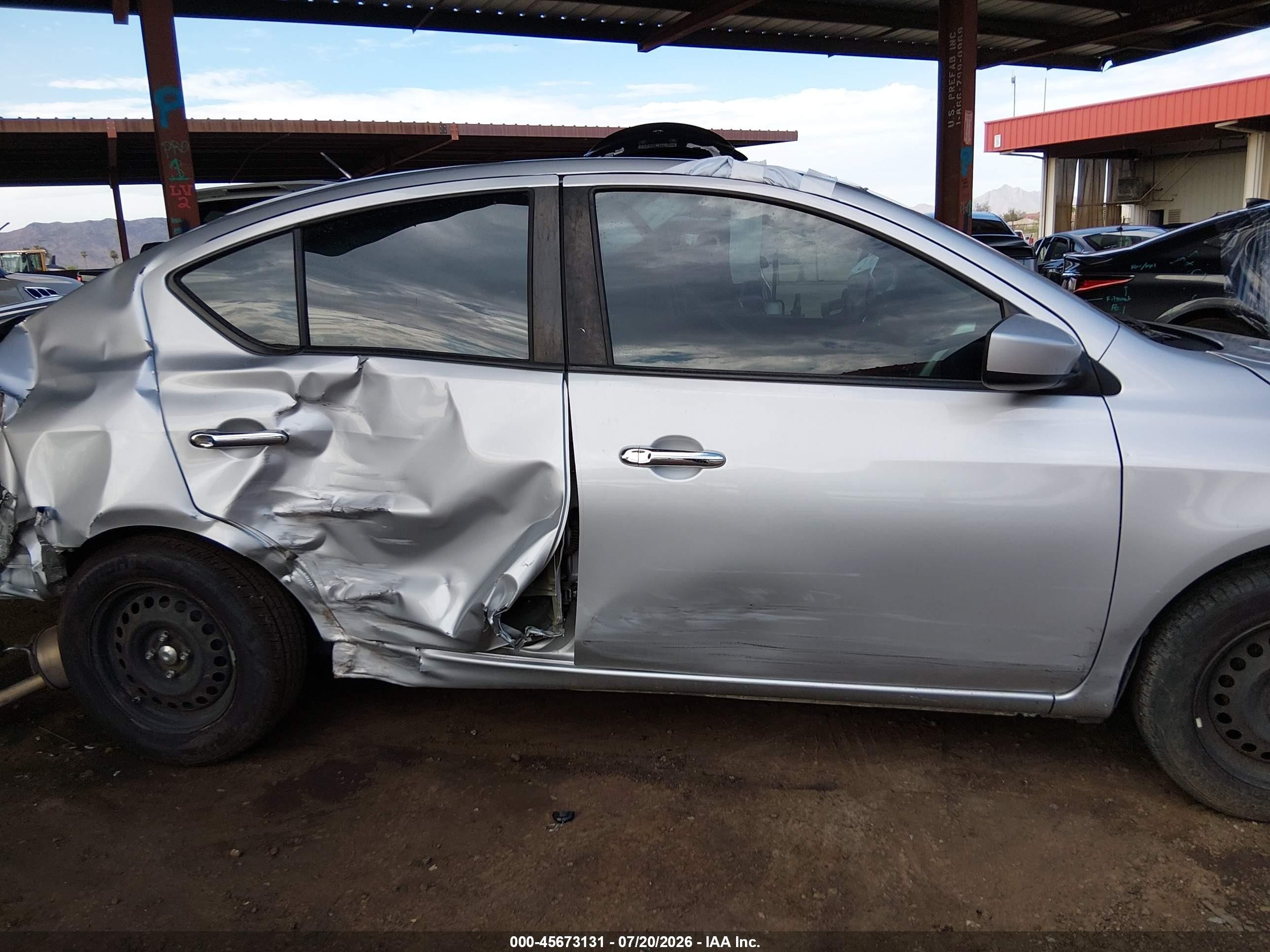 2015 Nissan Versa 1.6 Sv Серебряный vin: 3N1CN7AP0FL953731