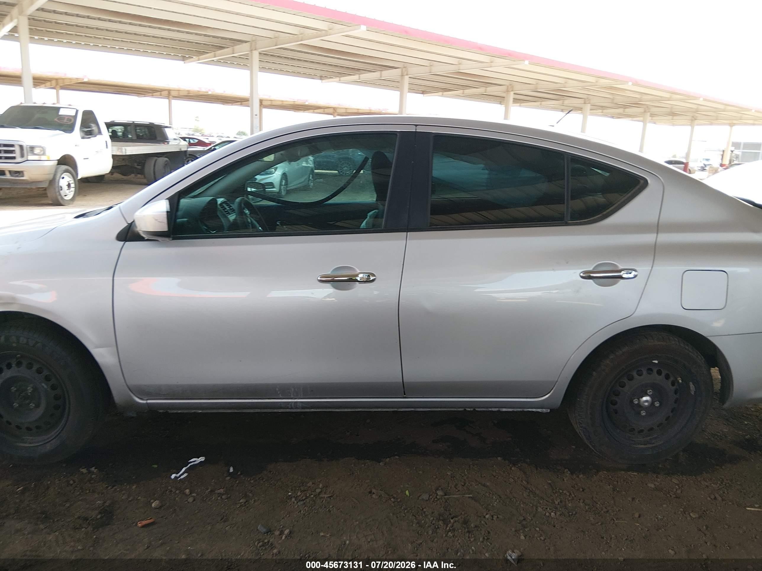 2015 Nissan Versa 1.6 Sv Серебряный vin: 3N1CN7AP0FL953731