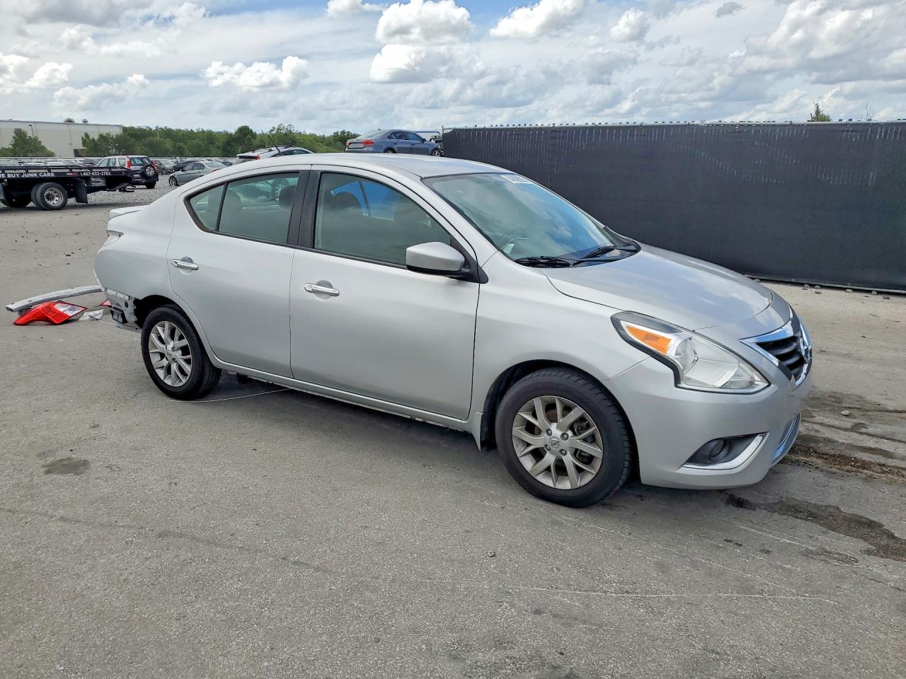 2018 Nissan Versa Sv Silver vin: 3N1CN7AP0JL842993