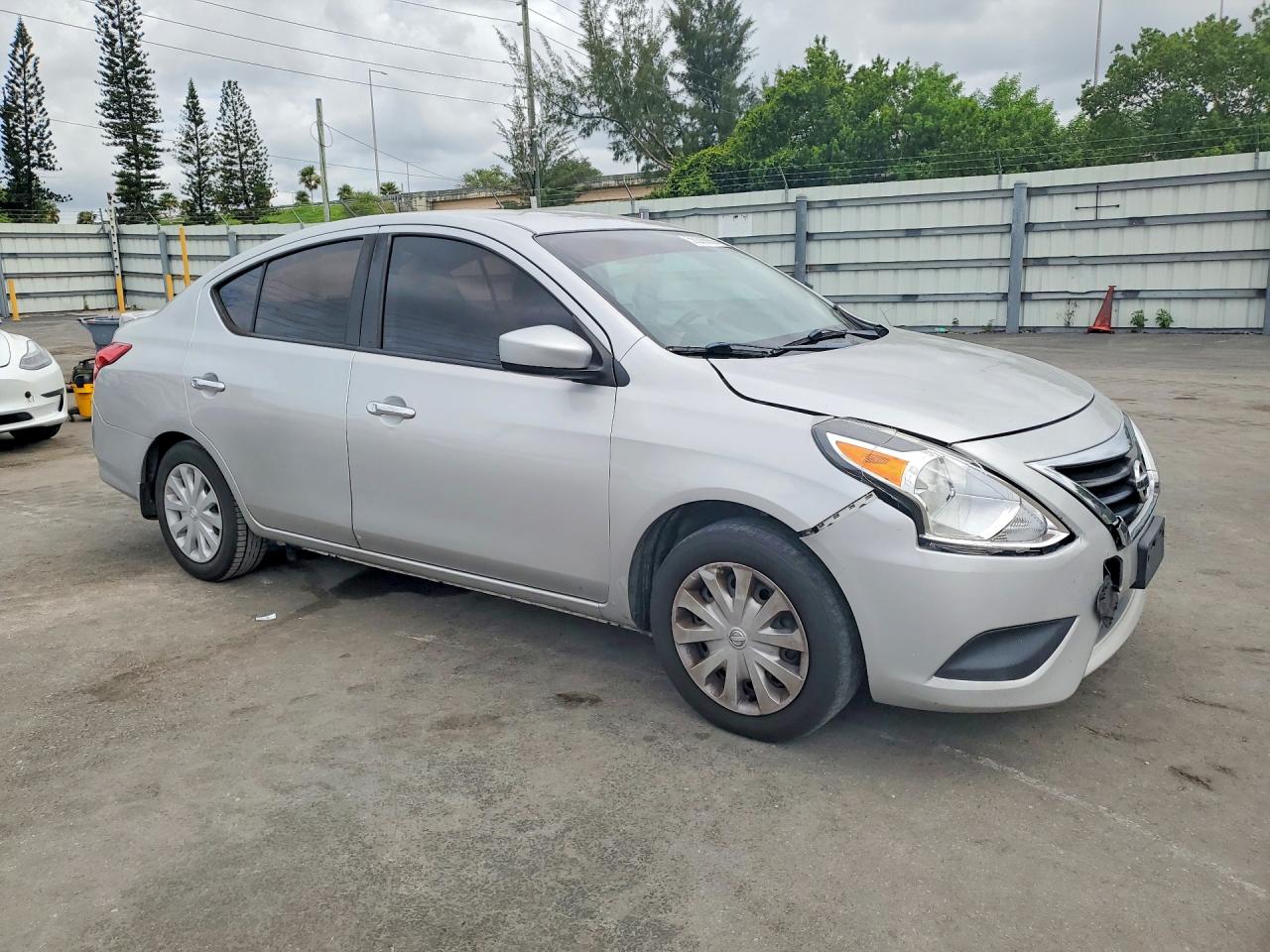 2019 Nissan Versa Sv Серебряный vin: 3N1CN7AP0KL834233