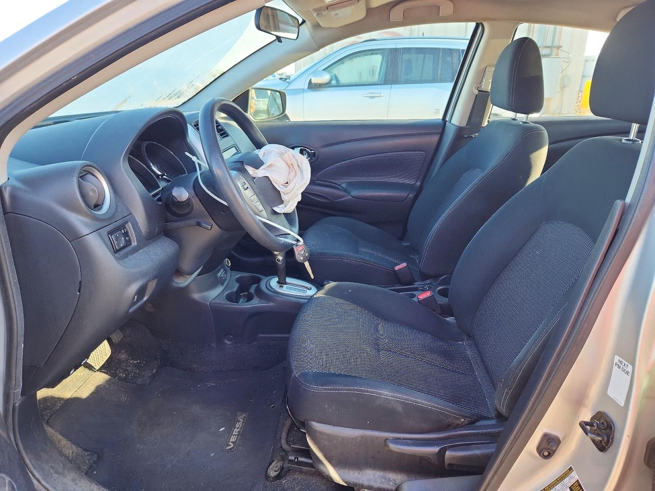2019 Nissan Versa Sv Серебряный vin: 3N1CN7AP0KL842249