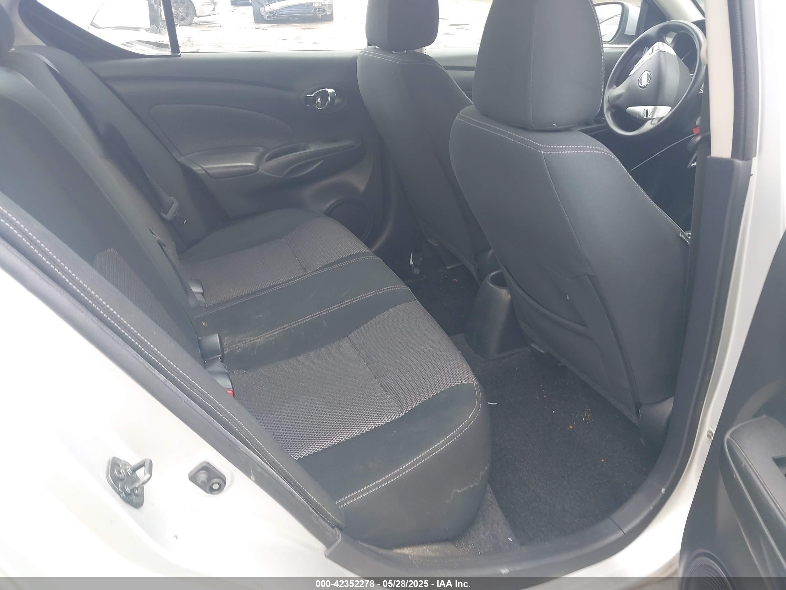 2019 Nissan Versa 1.6 Sv Silver vin: 3N1CN7AP0KL852246
