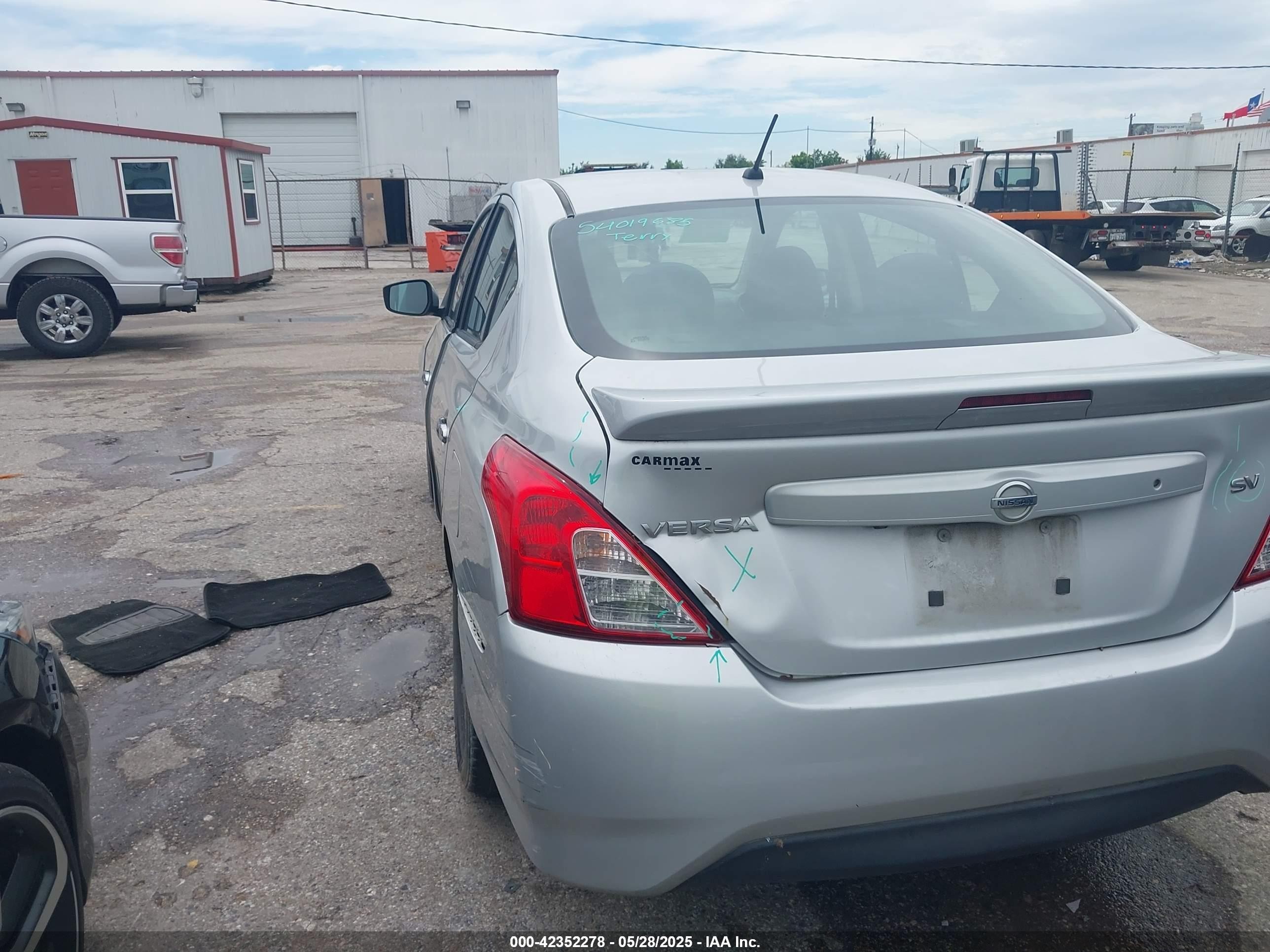 2019 Nissan Versa 1.6 Sv Silver vin: 3N1CN7AP0KL852246