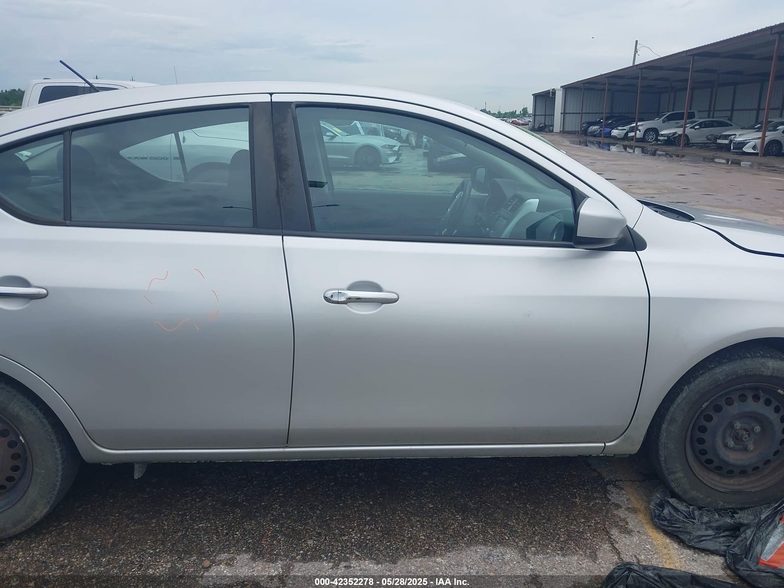 2019 Nissan Versa 1.6 Sv Silver vin: 3N1CN7AP0KL852246