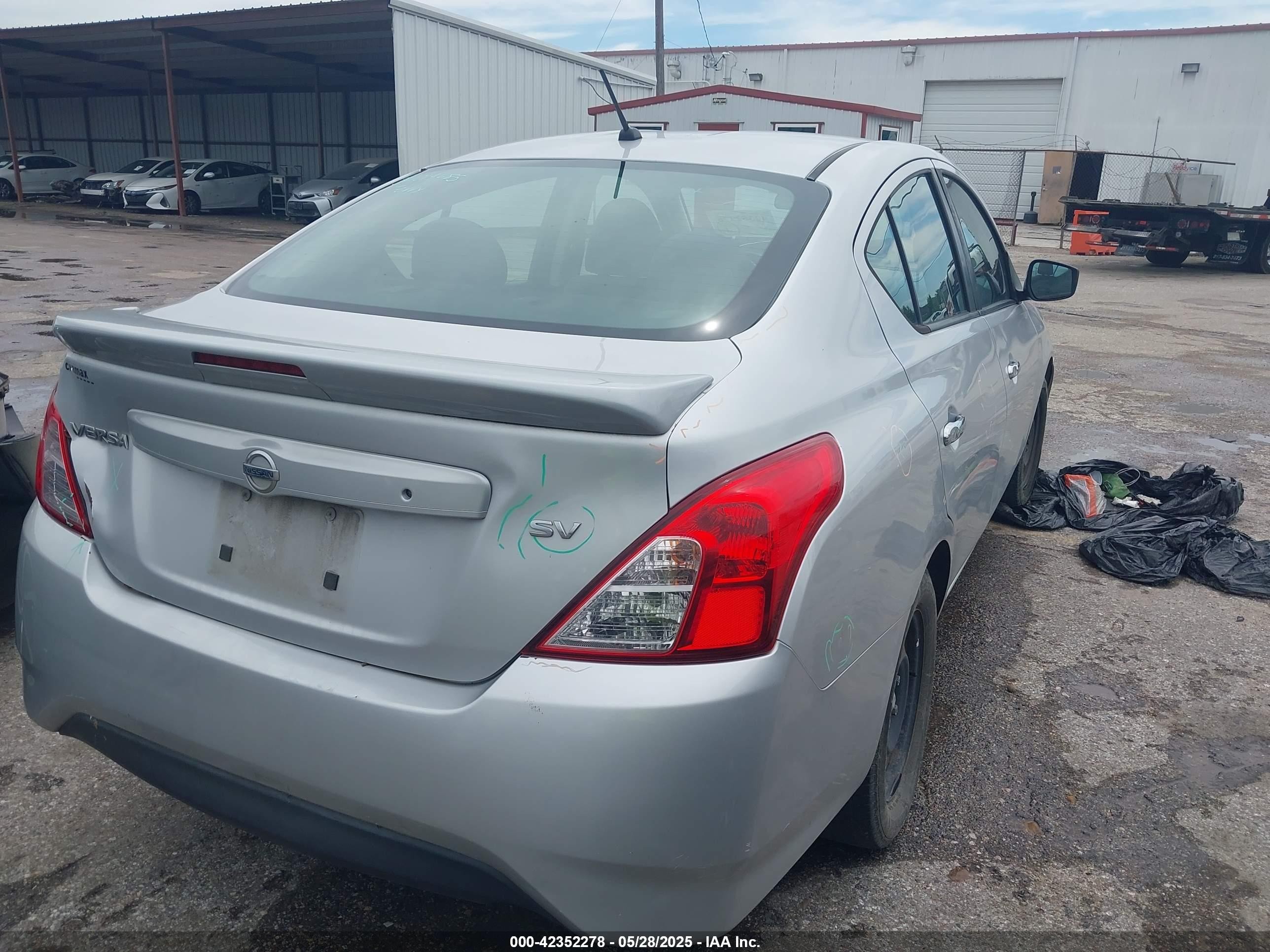 2019 Nissan Versa 1.6 Sv Silver vin: 3N1CN7AP0KL852246