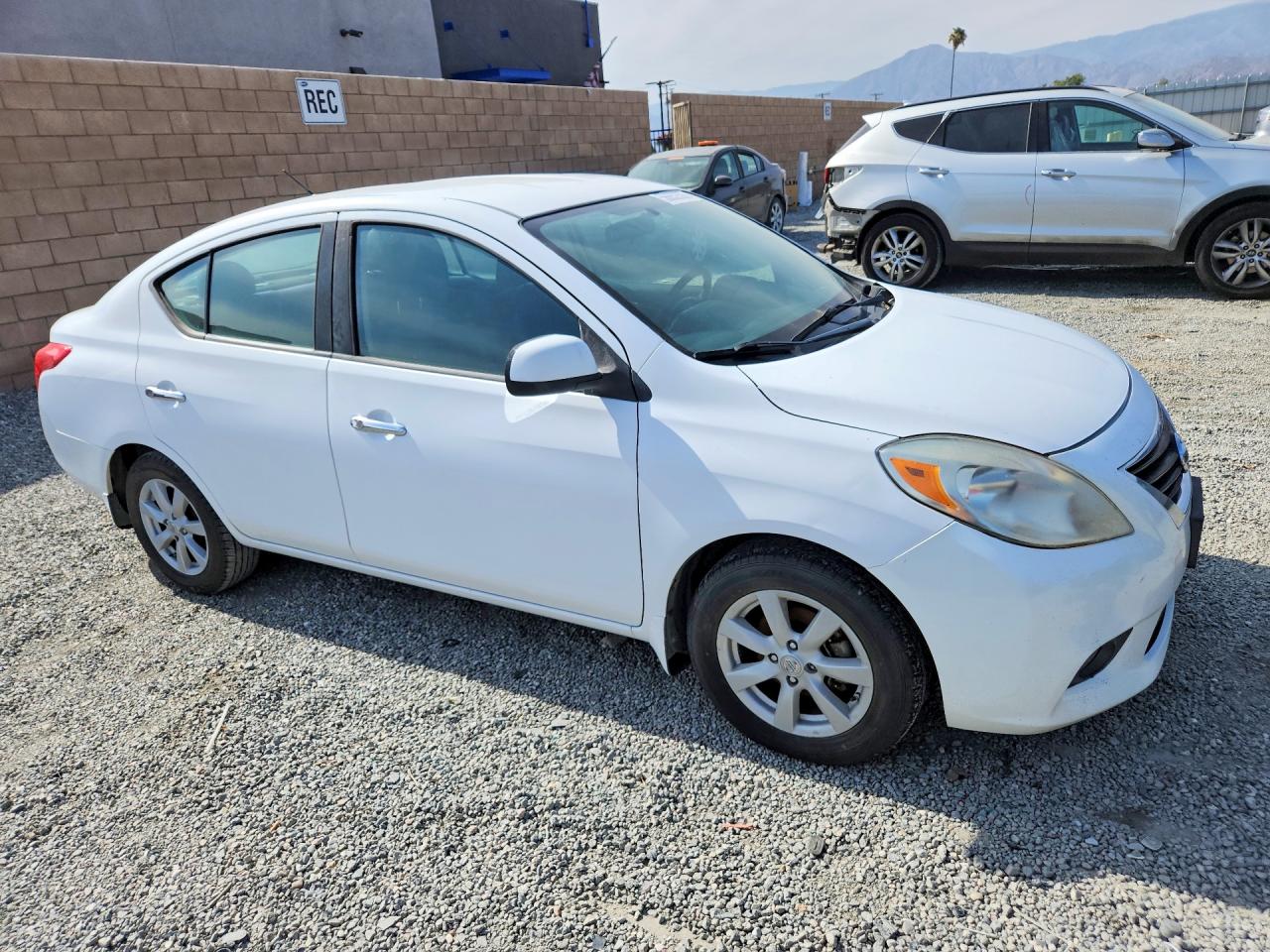 2012 Nissan Versa 1.6 S White vin: 3N1CN7AP1CL846604