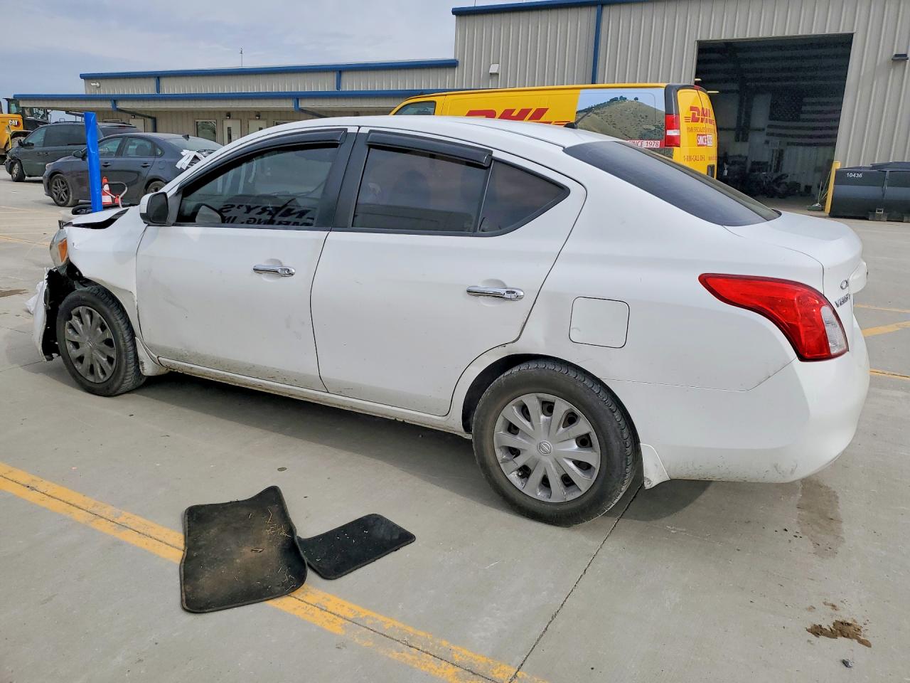 2012 Nissan Versa 1.6 S Белый vin: 3N1CN7AP1CL857778