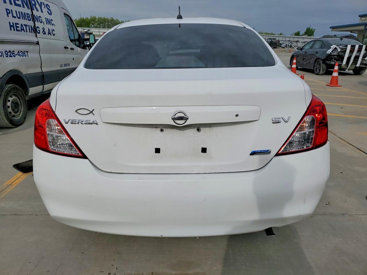 2012 Nissan Versa 1.6 S Белый vin: 3N1CN7AP1CL857778