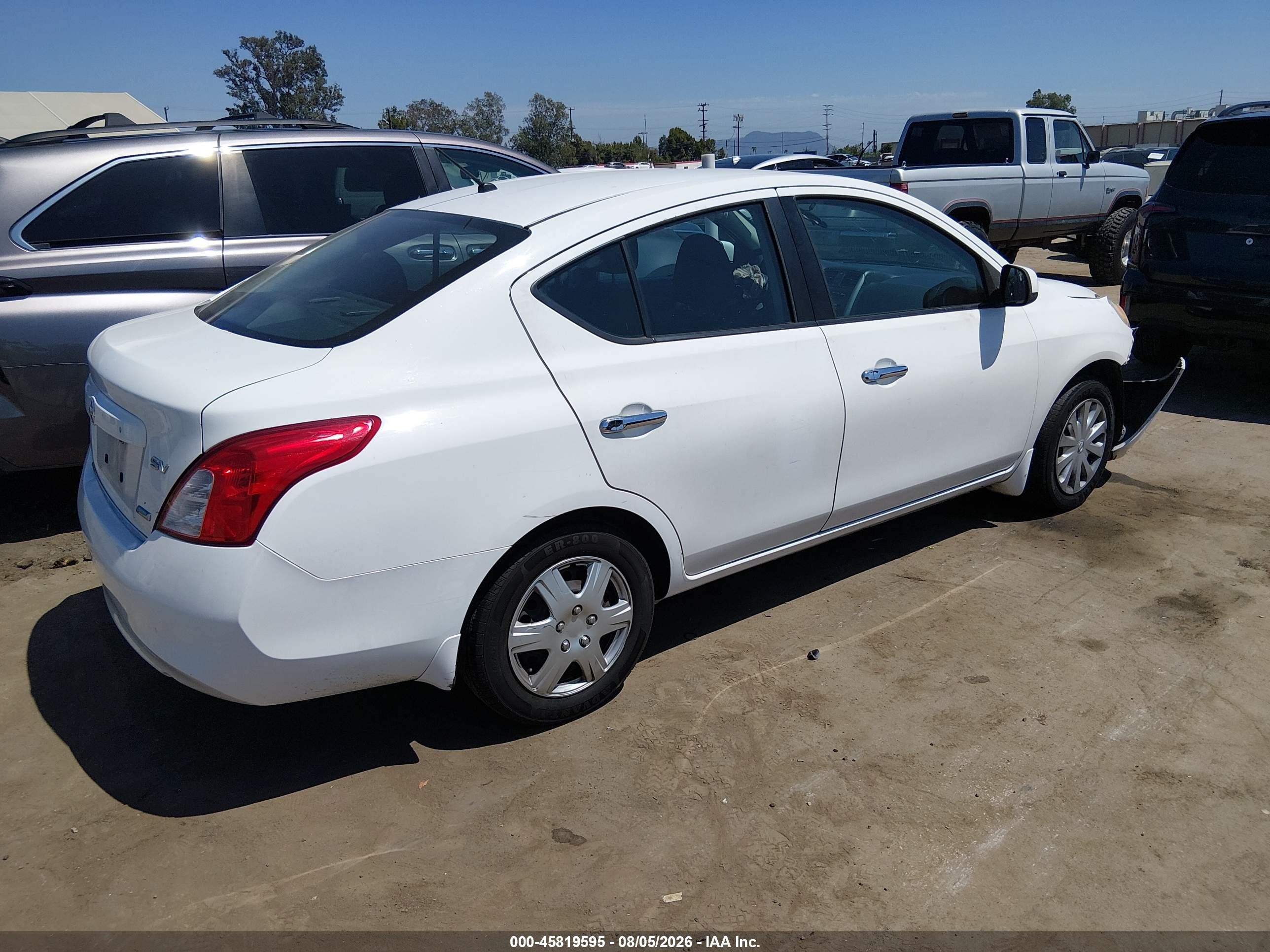 2012 Nissan Versa 1.6 Sv White vin: 3N1CN7AP1CL910527