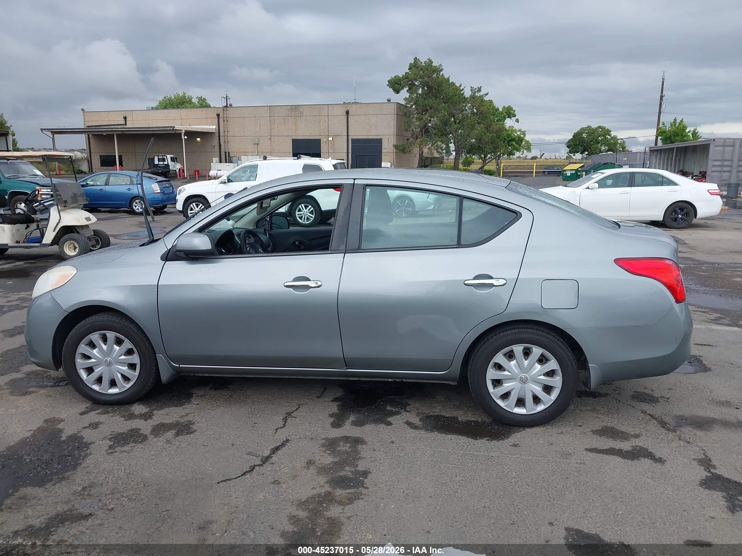 2012 Nissan Versa 1.6 Sv Silver vin: 3N1CN7AP1CL921639