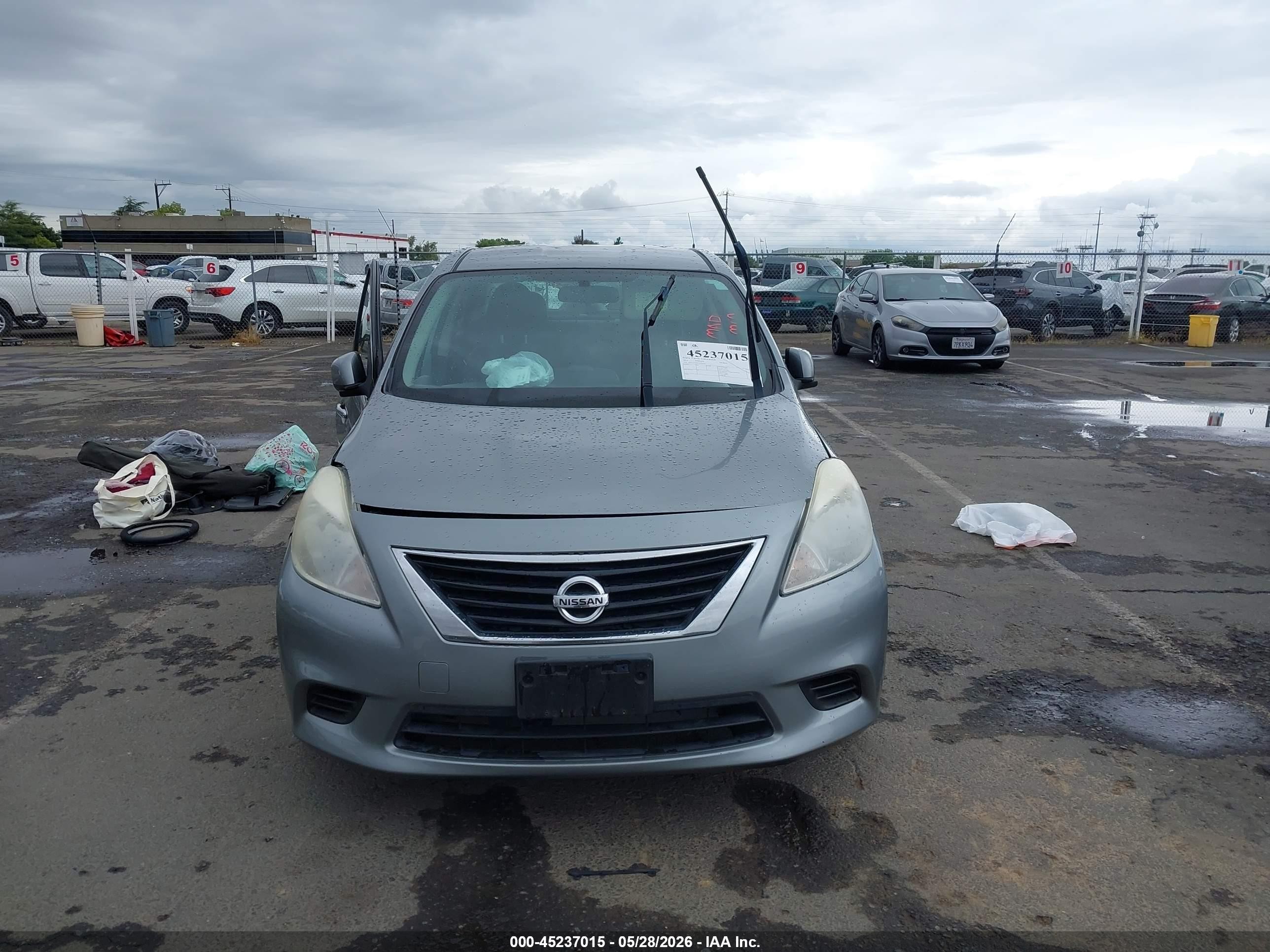 2012 Nissan Versa 1.6 Sv Silver vin: 3N1CN7AP1CL921639