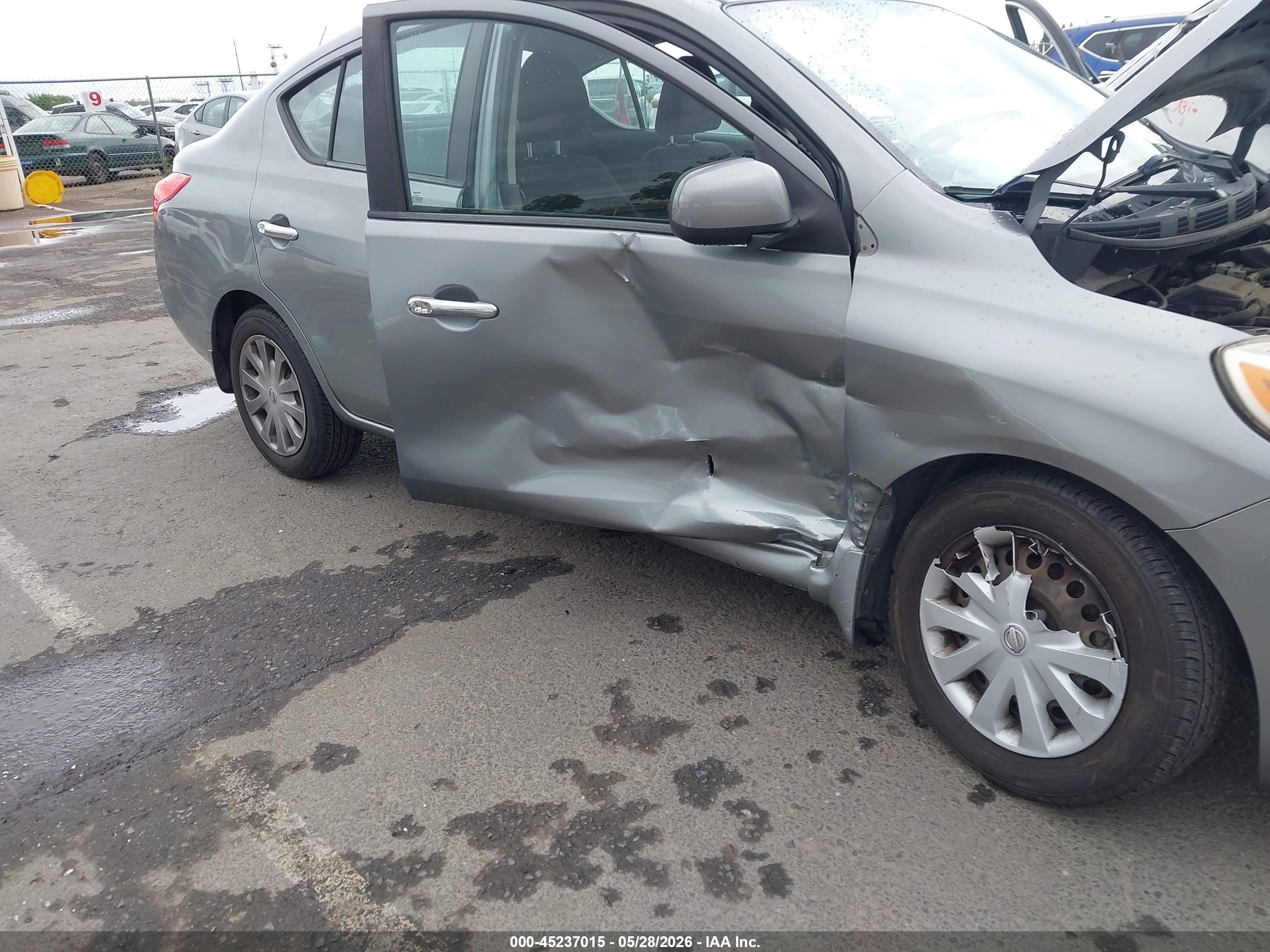 2012 Nissan Versa 1.6 Sv Silver vin: 3N1CN7AP1CL921639