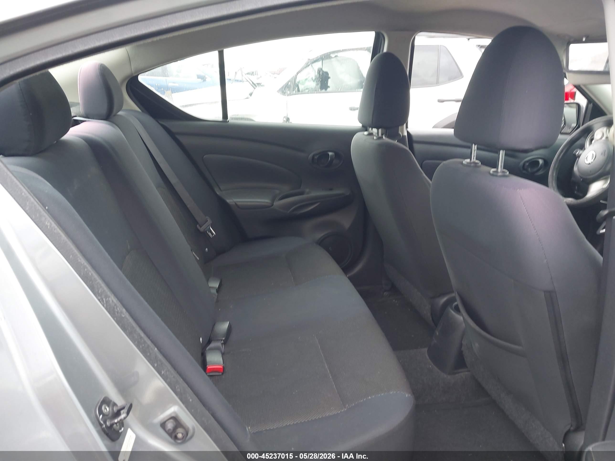 2012 Nissan Versa 1.6 Sv Silver vin: 3N1CN7AP1CL921639
