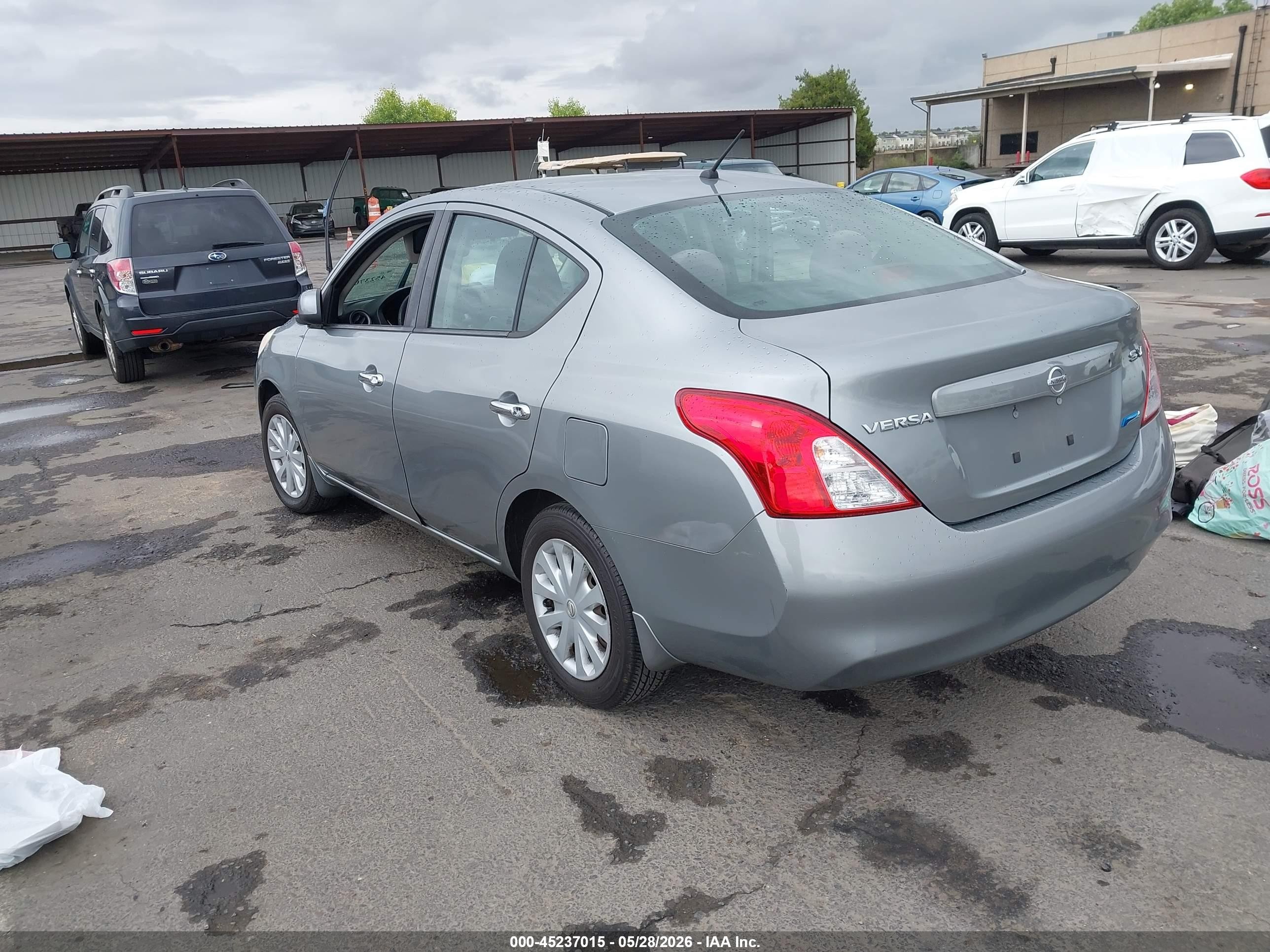 2012 Nissan Versa 1.6 Sv Silver vin: 3N1CN7AP1CL921639