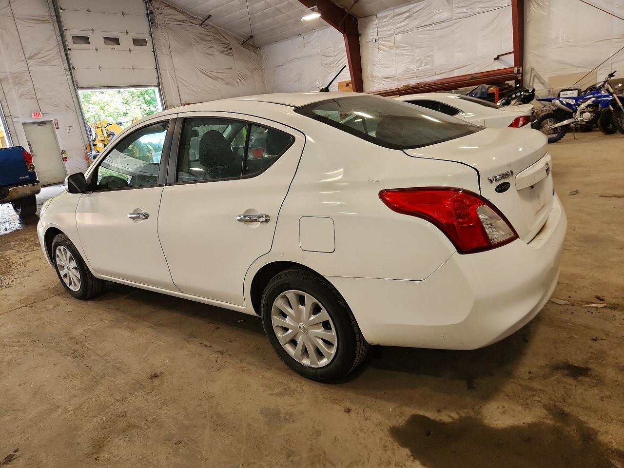 2012 Nissan Versa 1.6 S Белый vin: 3N1CN7AP1CL927084