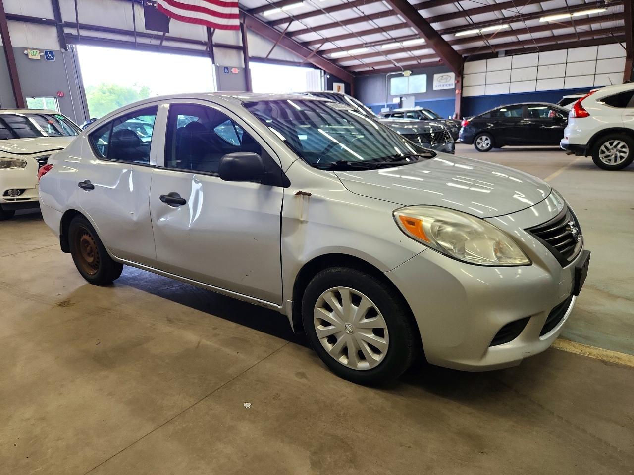 2013 Nissan Versa 1.6 S Silver vin: 3N1CN7AP1DL842991