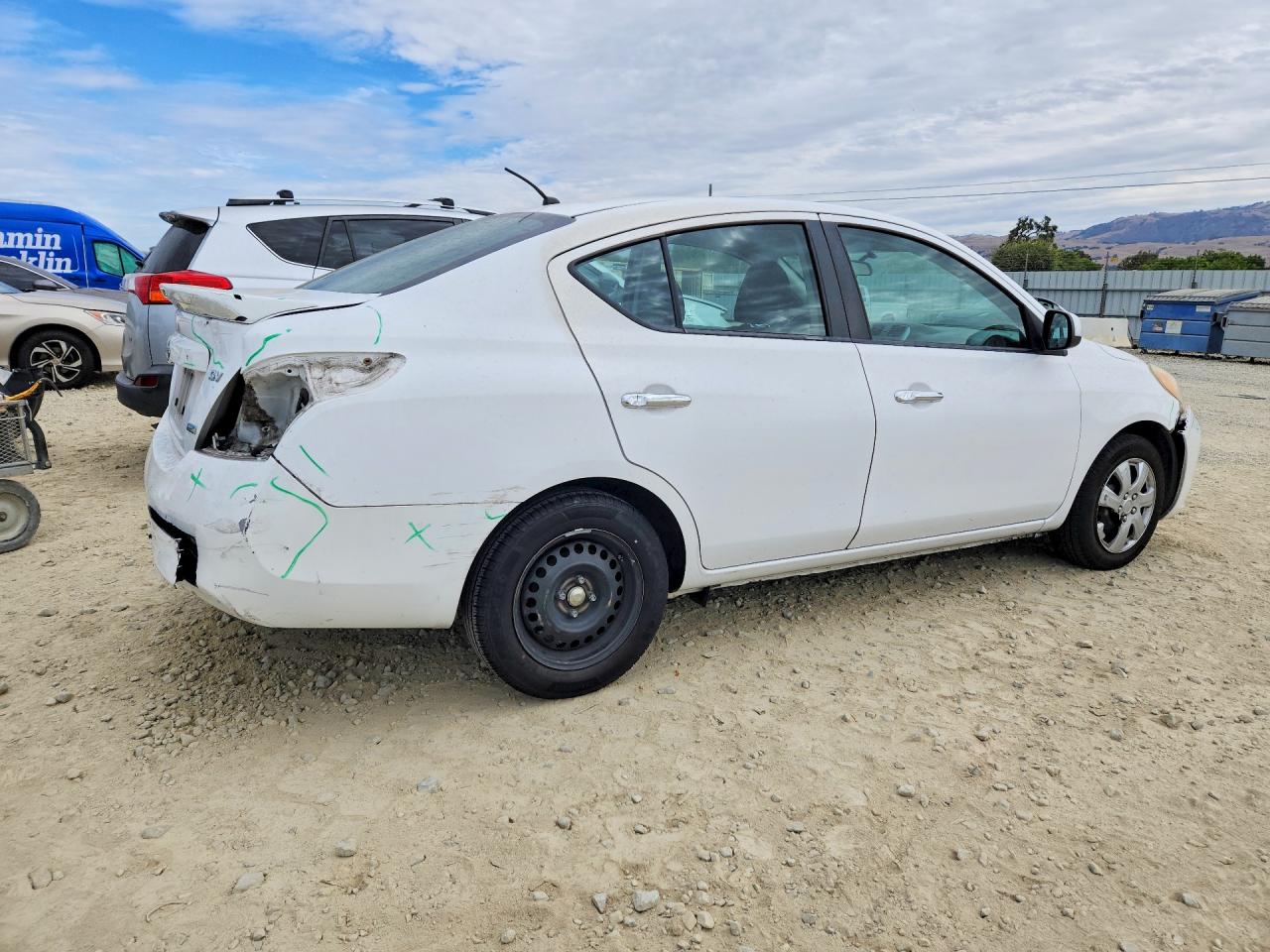 2013 Nissan Versa 1.6 S White vin: 3N1CN7AP1DL861332