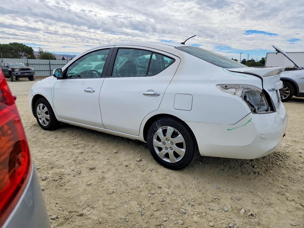 2013 Nissan Versa 1.6 S White vin: 3N1CN7AP1DL861332