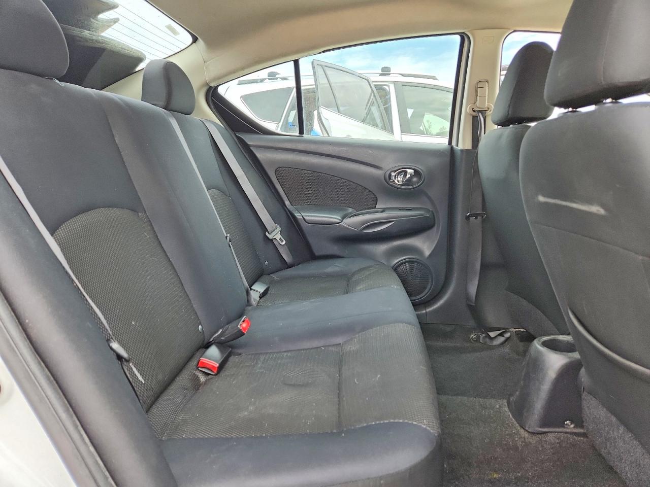 2013 Nissan Versa 1.6 S White vin: 3N1CN7AP1DL861332