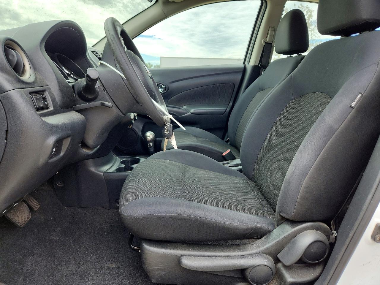 2013 Nissan Versa 1.6 S White vin: 3N1CN7AP1DL861332