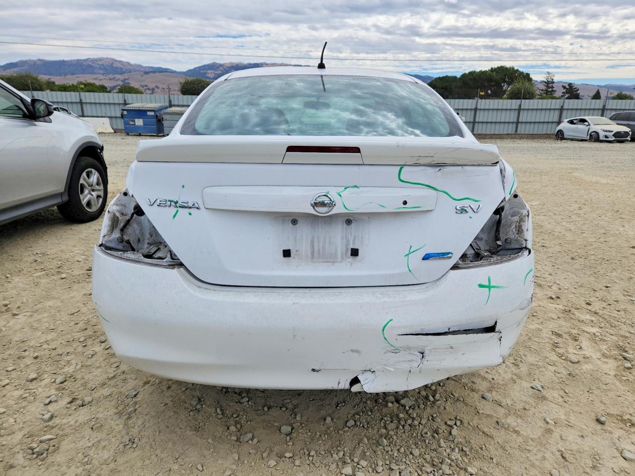 2013 Nissan Versa 1.6 S White vin: 3N1CN7AP1DL861332