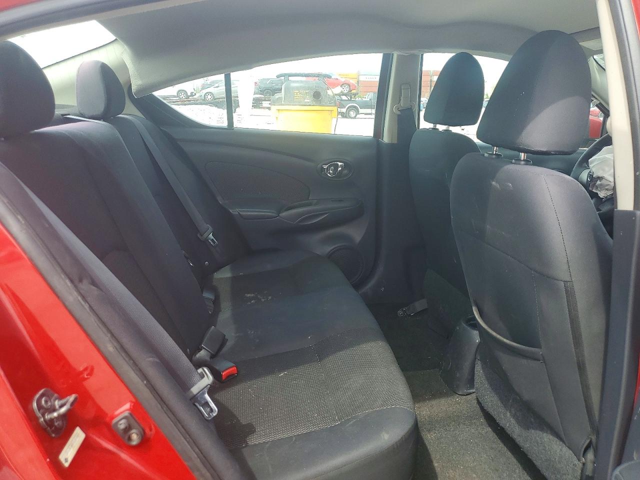 2013 Nissan Versa 1.6 S Красный vin: 3N1CN7AP1DL879555