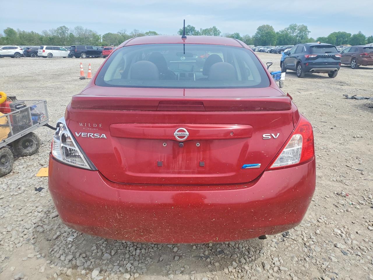 2013 Nissan Versa 1.6 S Красный vin: 3N1CN7AP1DL879555