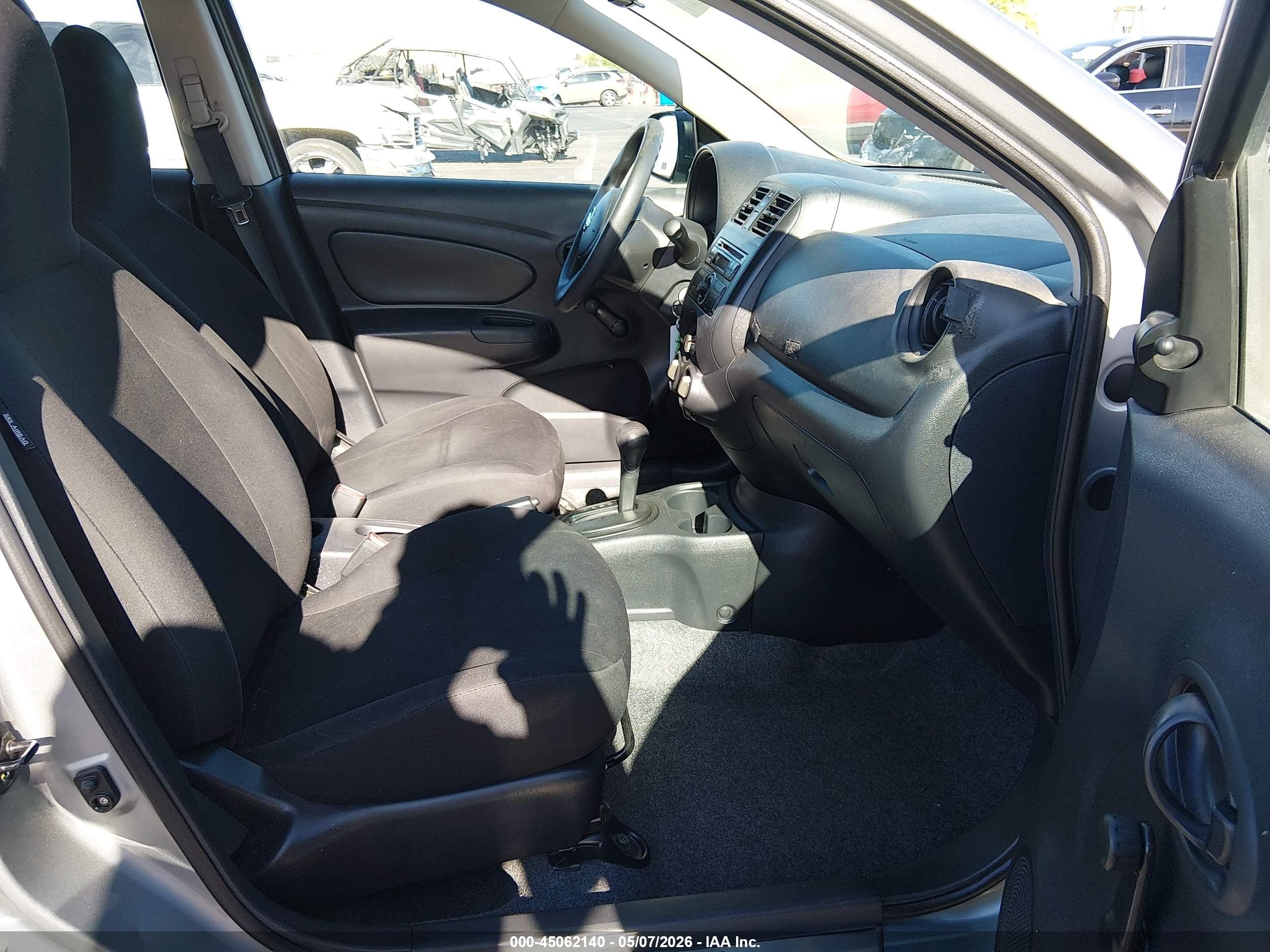 2013 Nissan Versa 1.6 S+ Серебряный vin: 3N1CN7AP1DL891902