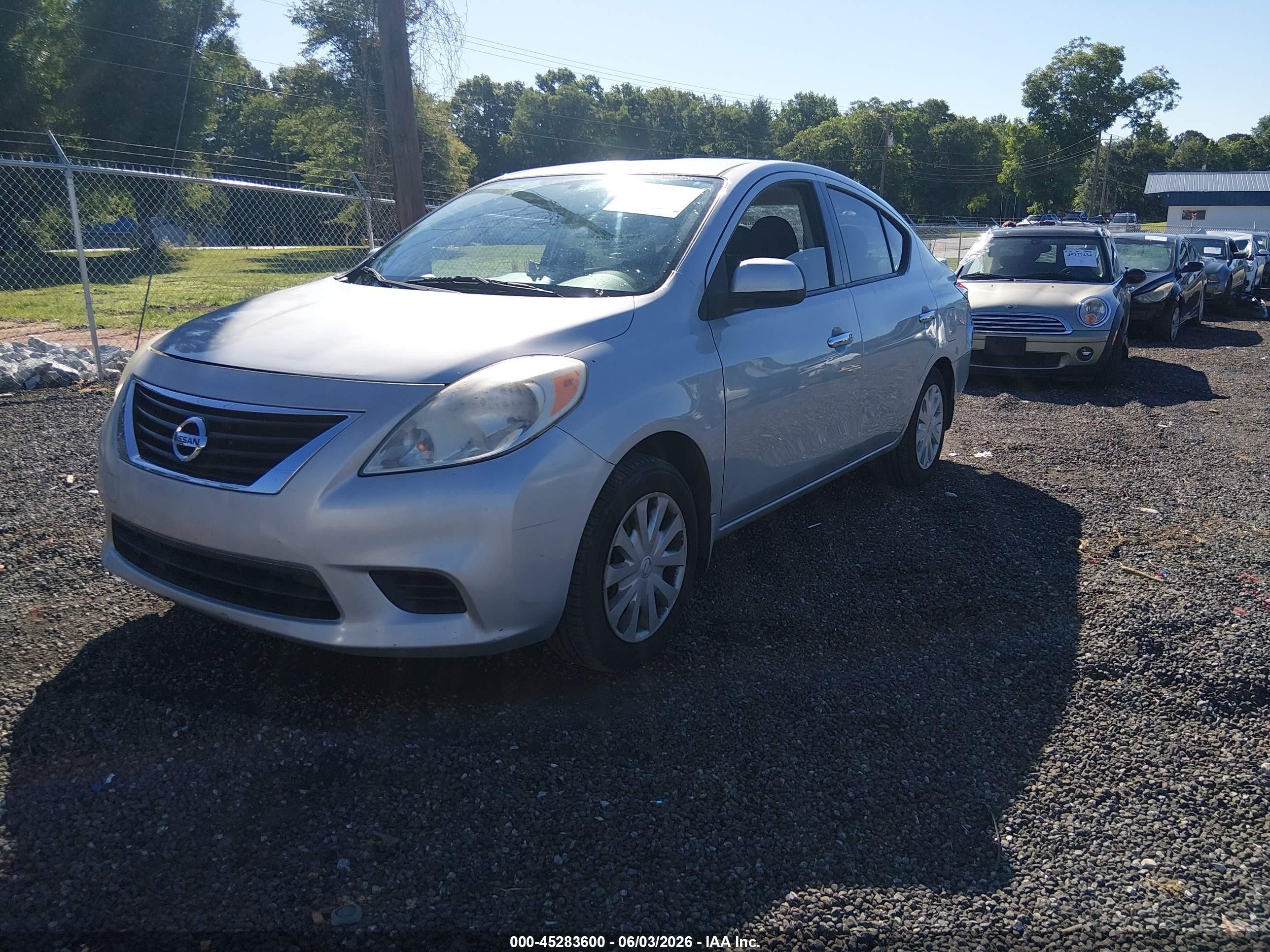 2014 Nissan Versa 1.6 Sv Silver vin: 3N1CN7AP1EK445966