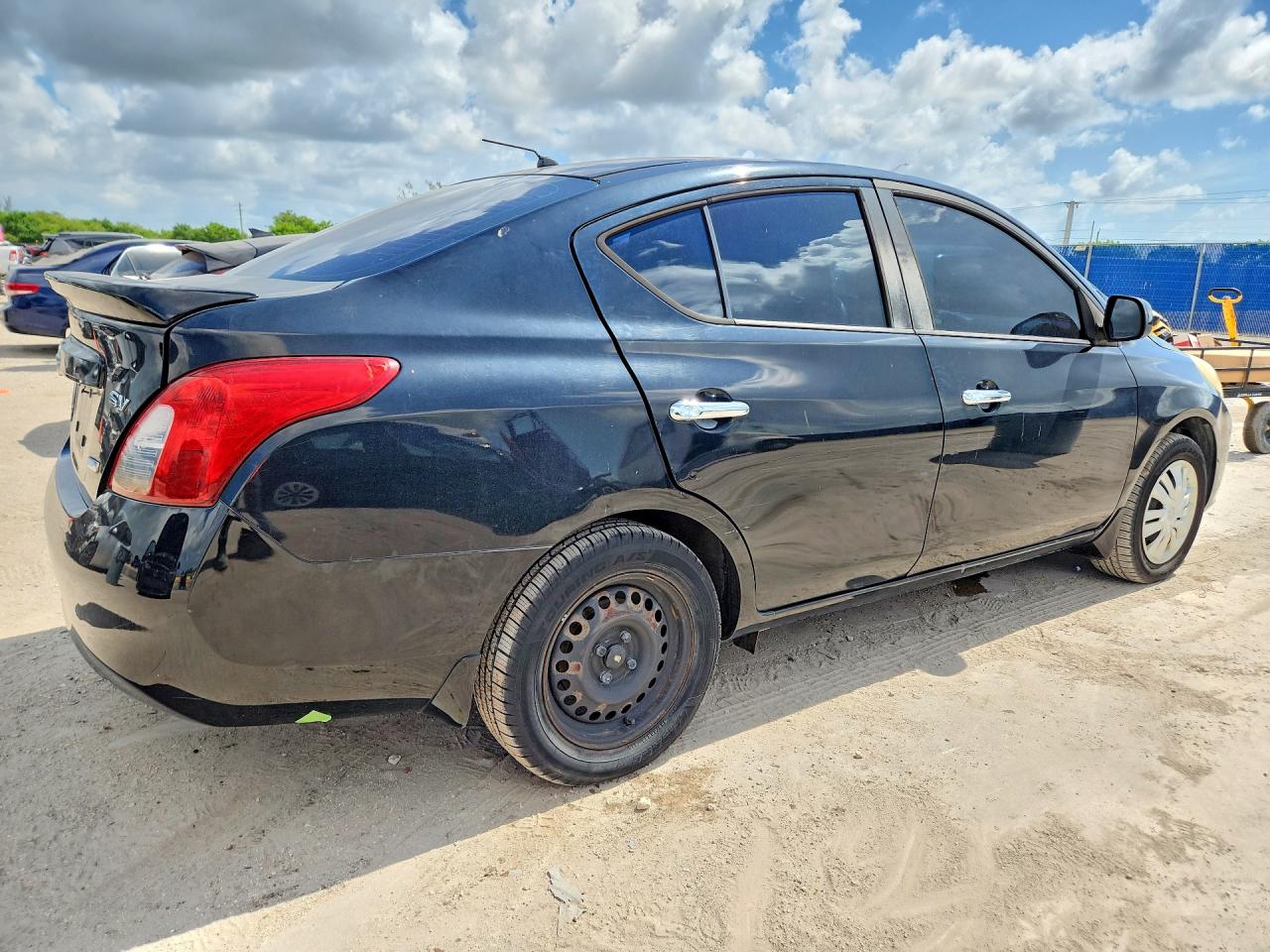 2014 Nissan Versa 1.6 S Black vin: 3N1CN7AP1EL832365