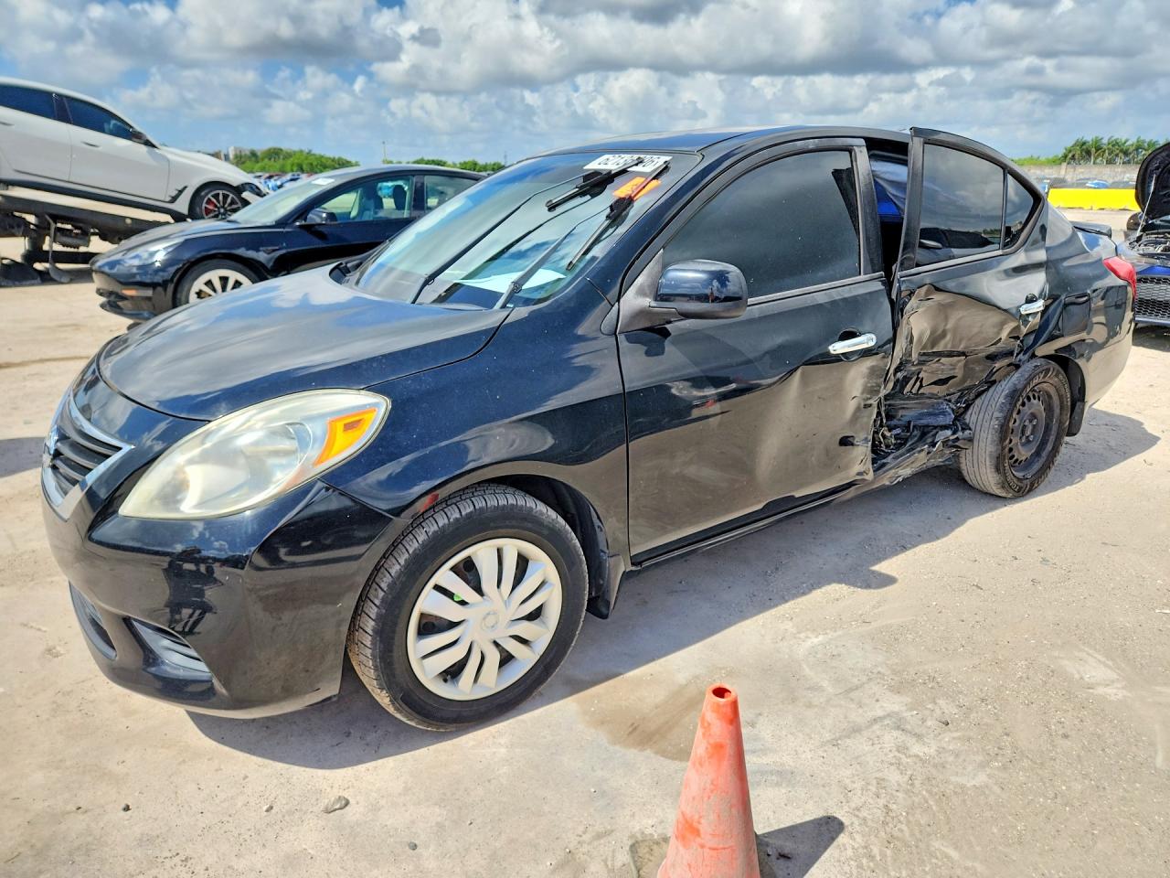 2014 Nissan Versa 1.6 S Black vin: 3N1CN7AP1EL832365
